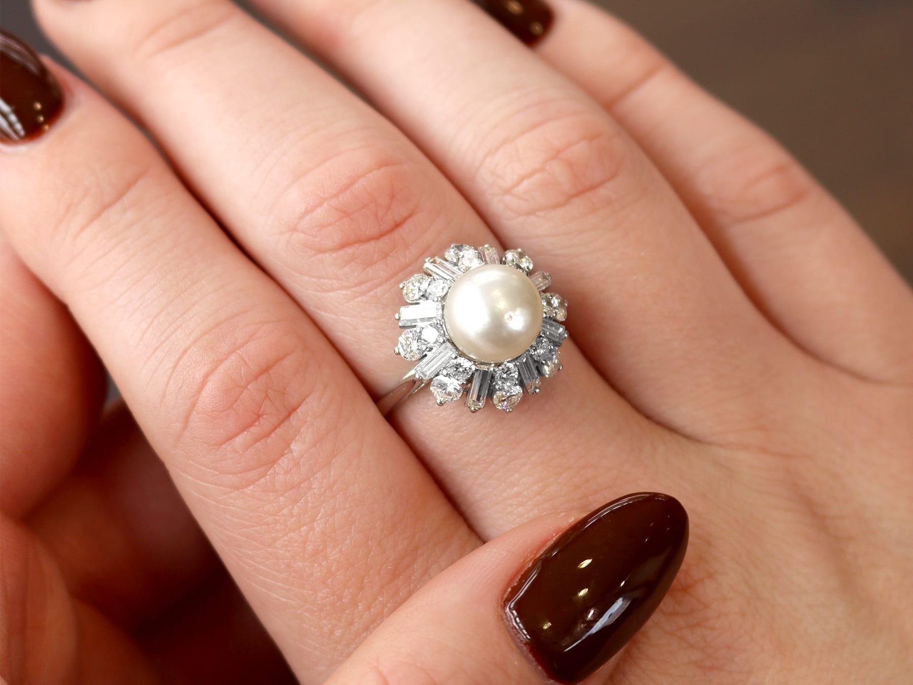 Anillo en racimo de platino con perla cultivada de agua salada y diamantes de 2,16 quilates Circa 1950 en Excelente estado para la venta en Jesmond, Newcastle Upon Tyne