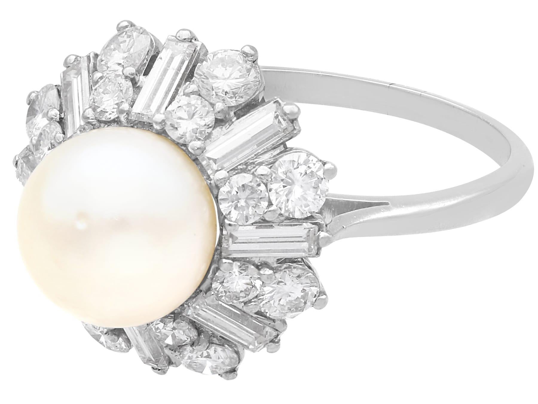 Femenino o masculino Anillo en racimo de platino con perla cultivada de agua salada y diamantes de 2,16 quilates Circa 1950 en venta
