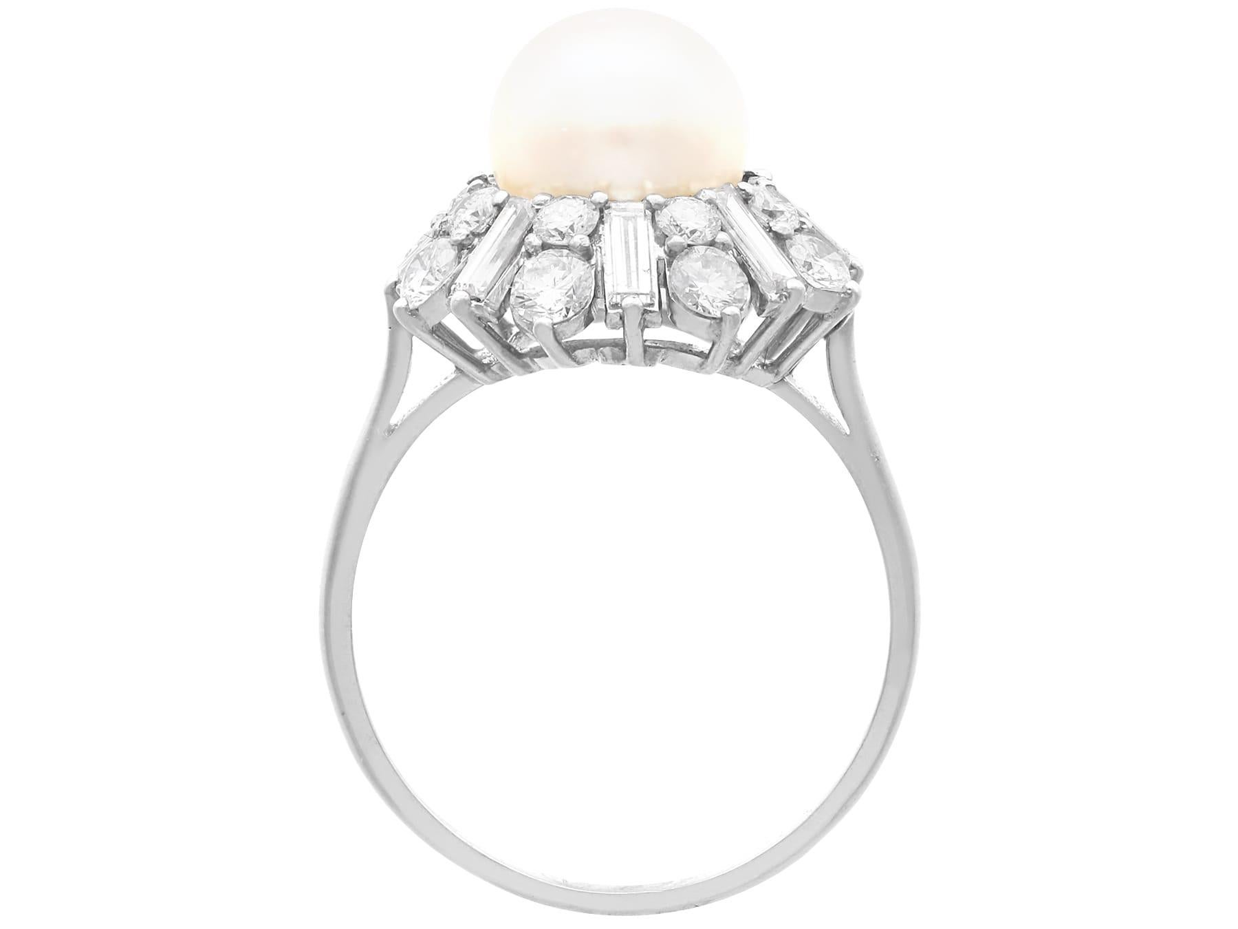 Anillo en racimo de platino con perla cultivada de agua salada y diamantes de 2,16 quilates Circa 1950 en venta 2