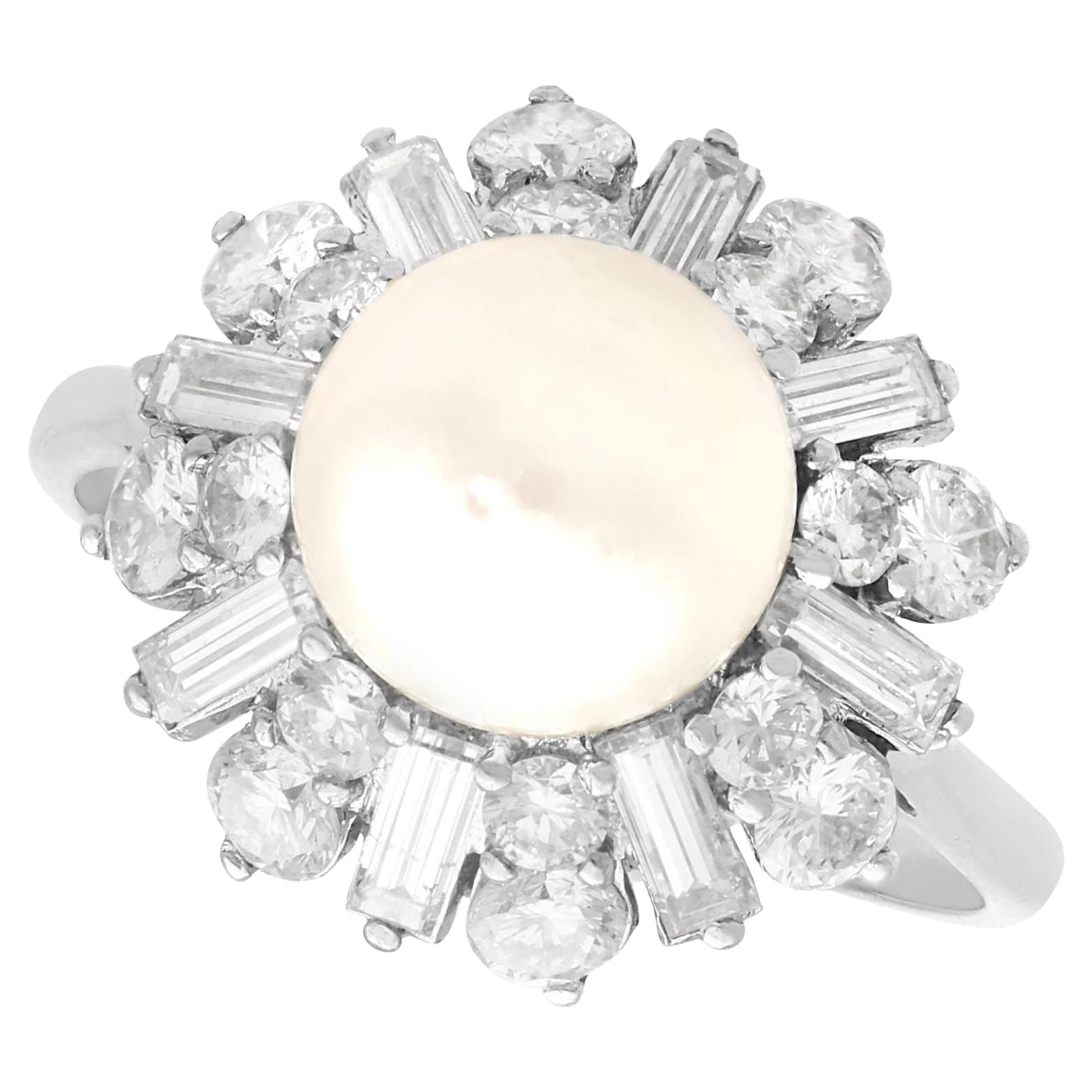 Platin-Cluster-Ring mit Zucht-Salzwasserperle und 2,16 Karat Diamant, um 1950