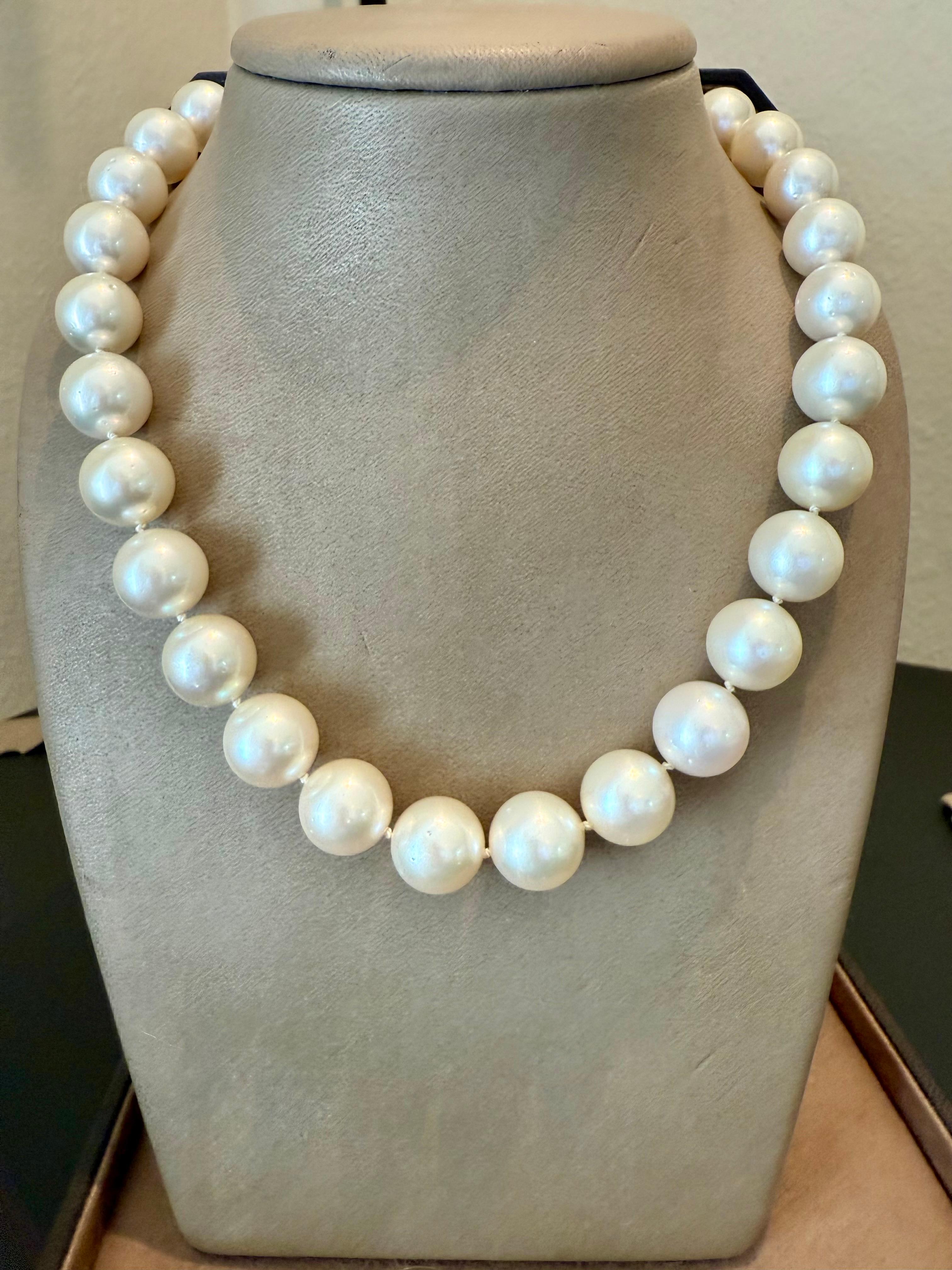 Taglio misto Perla coltivata dei mari del sud  Collana con  Ciondolo con diamante in oro bianco 18 K.K. in vendita