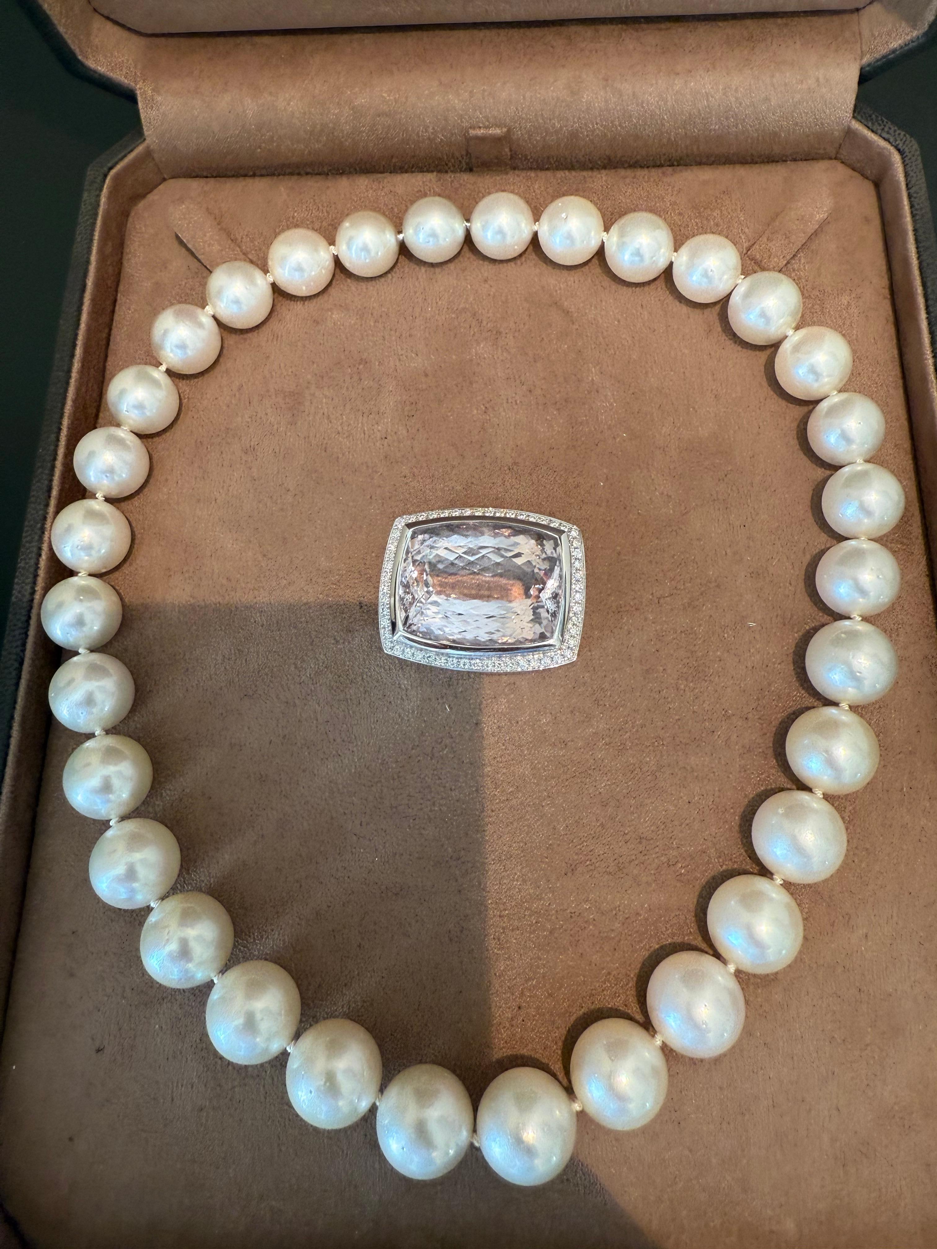 Donna Perla coltivata dei mari del sud  Collana con  Ciondolo con diamante in oro bianco 18 K.K. in vendita