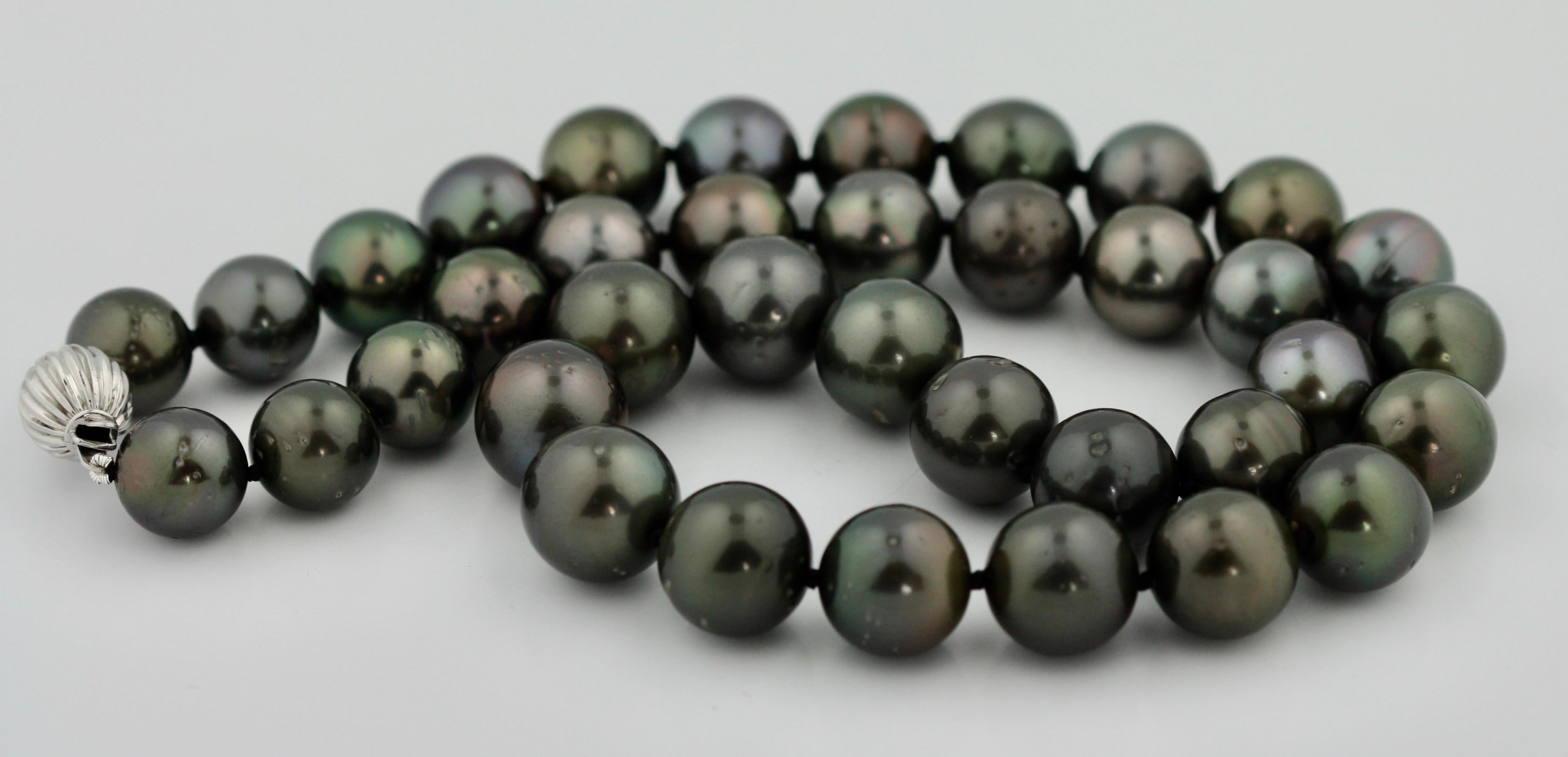 Cultured Tahitian Pearl Necklace In Good Condition In Palm Beach, FL