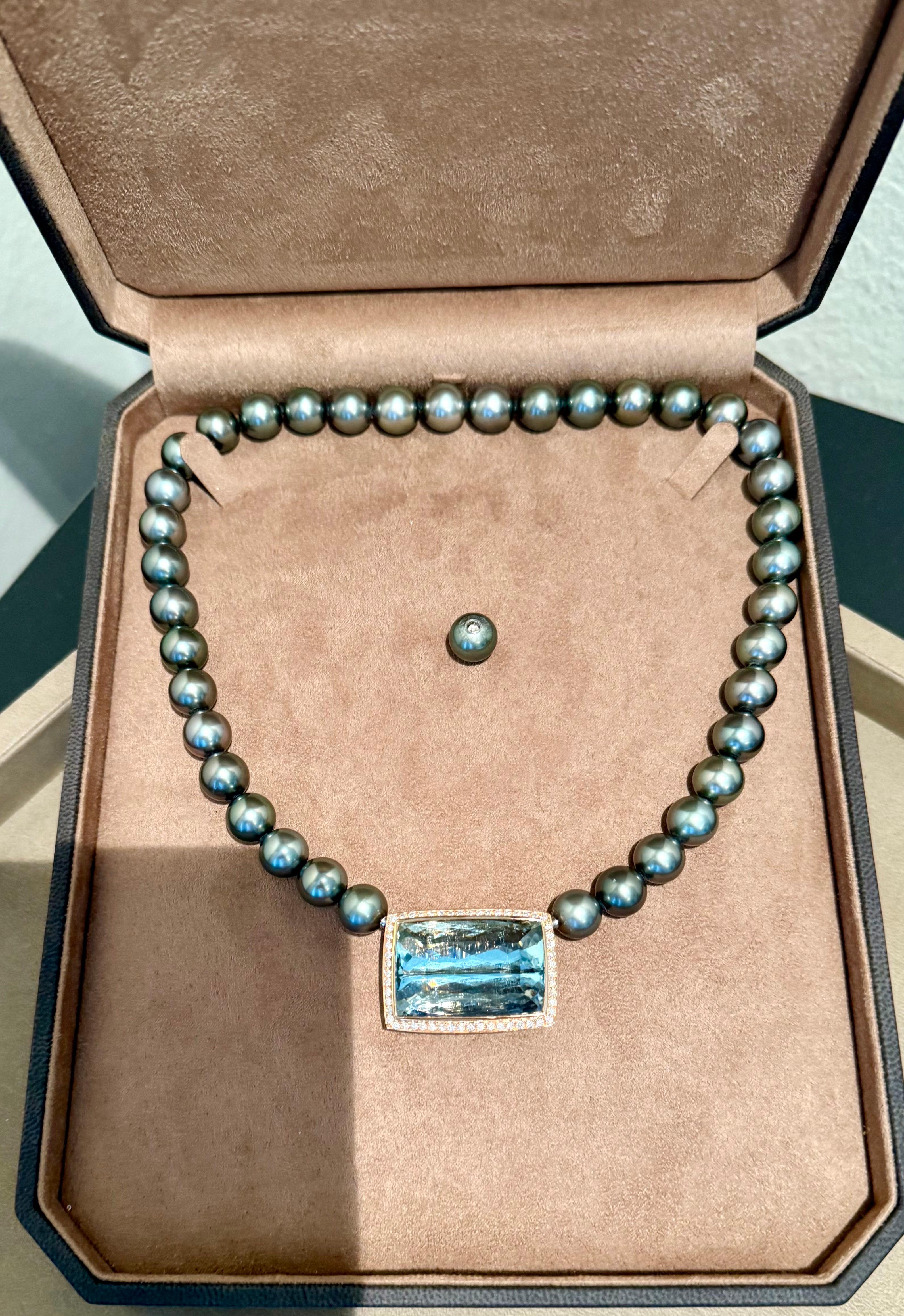 Zucht-Tahiti-Perlenkette mit Aquamarin-Diamant-Verschluss im Angebot 4