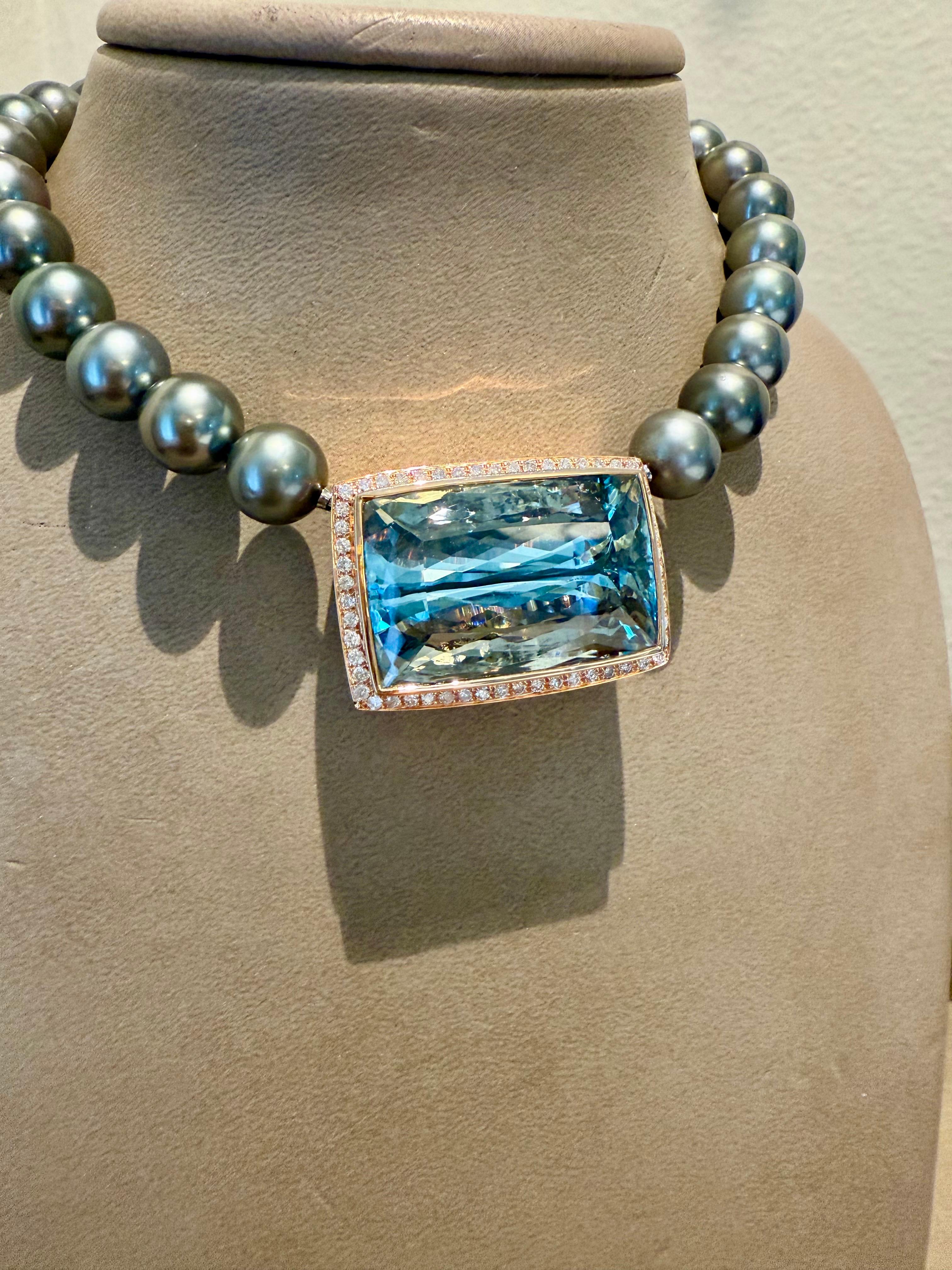 Zucht-Tahiti-Perlenkette mit Aquamarin-Diamant-Verschluss im Angebot 7