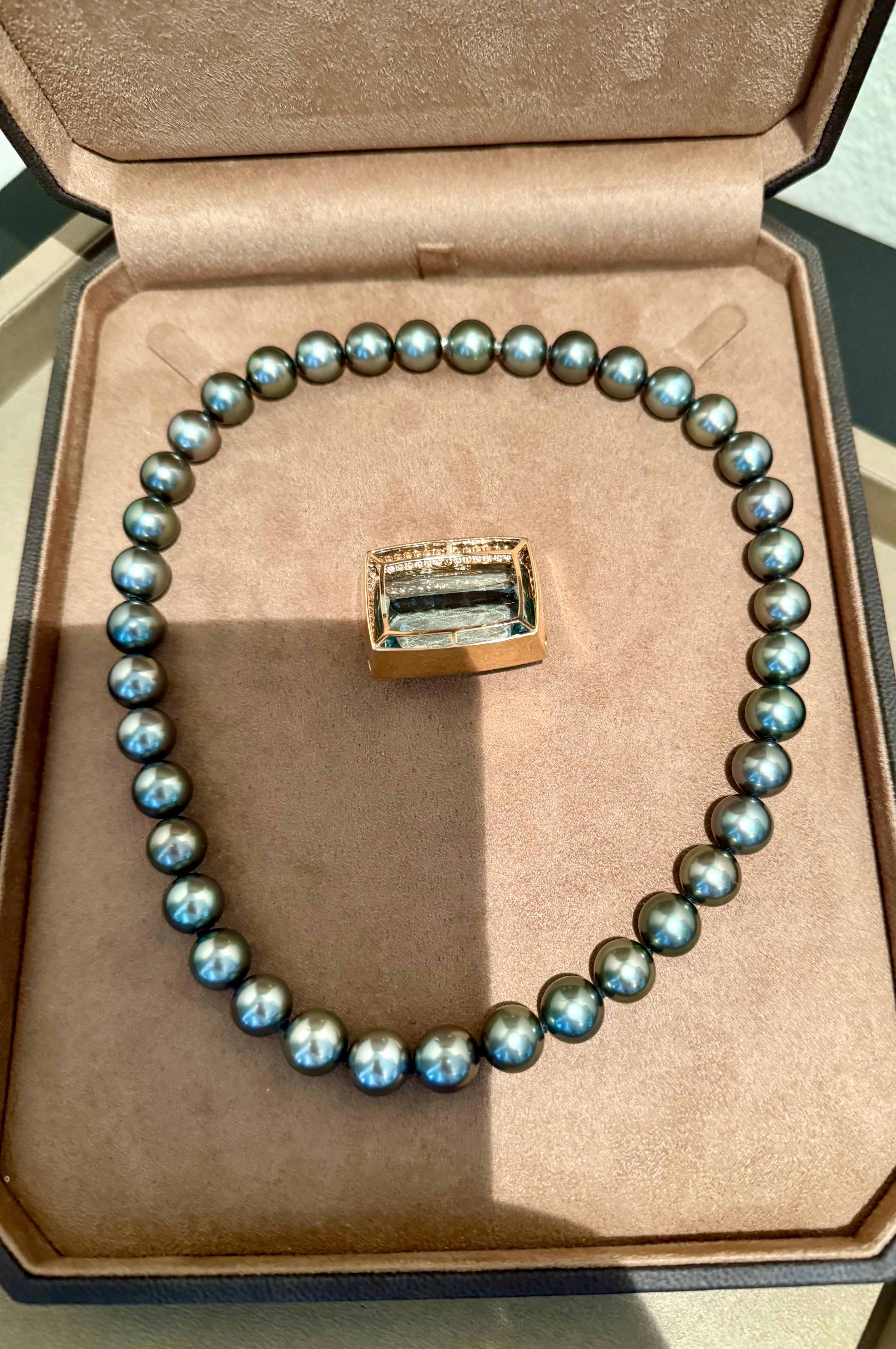 Zucht-Tahiti-Perlenkette mit Aquamarin-Diamant-Verschluss (Gemischter Schliff) im Angebot