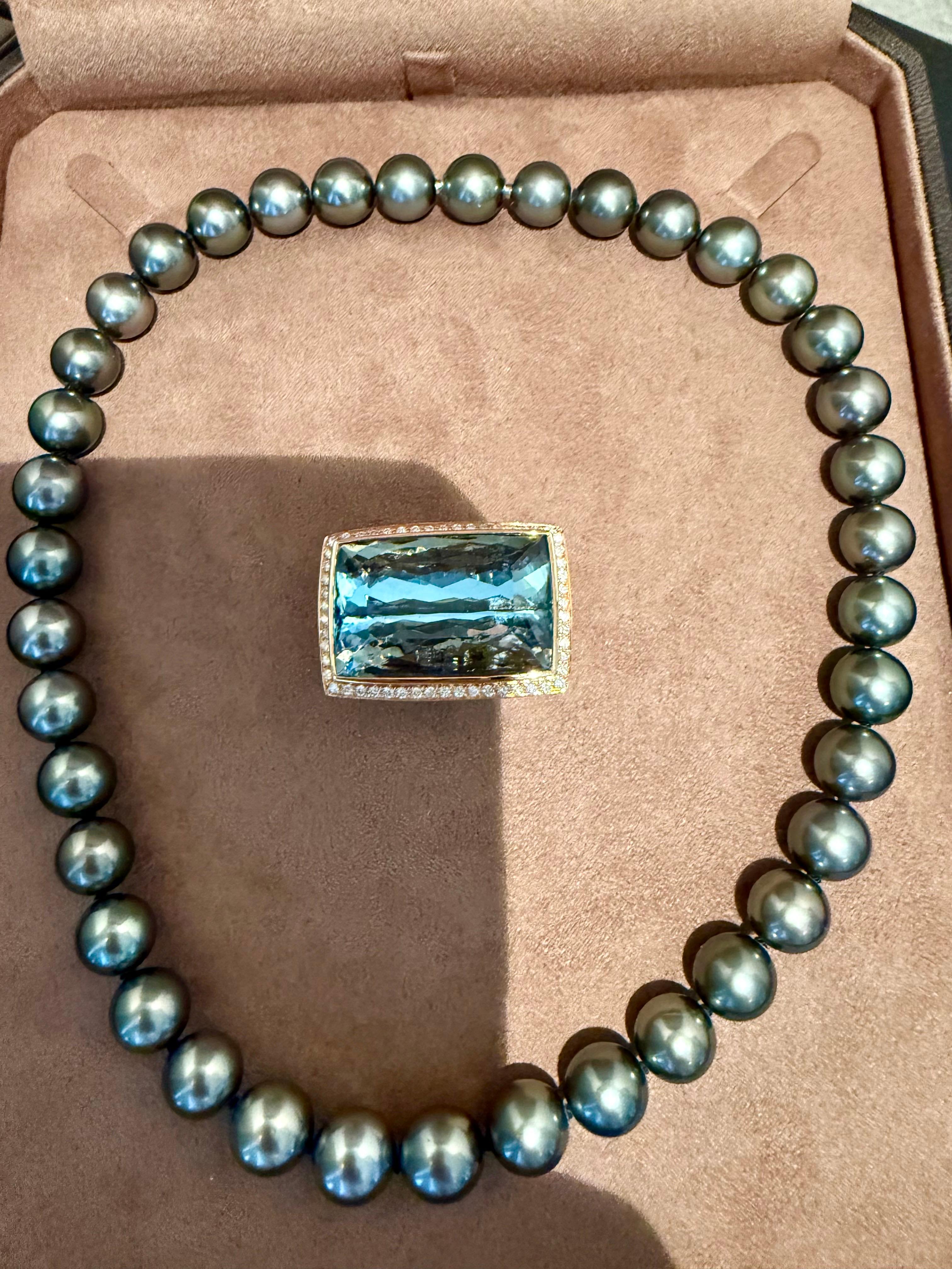 Zucht-Tahiti-Perlenkette mit Aquamarin-Diamant-Verschluss im Zustand „Hervorragend“ im Angebot in Zurich, Zollstrasse