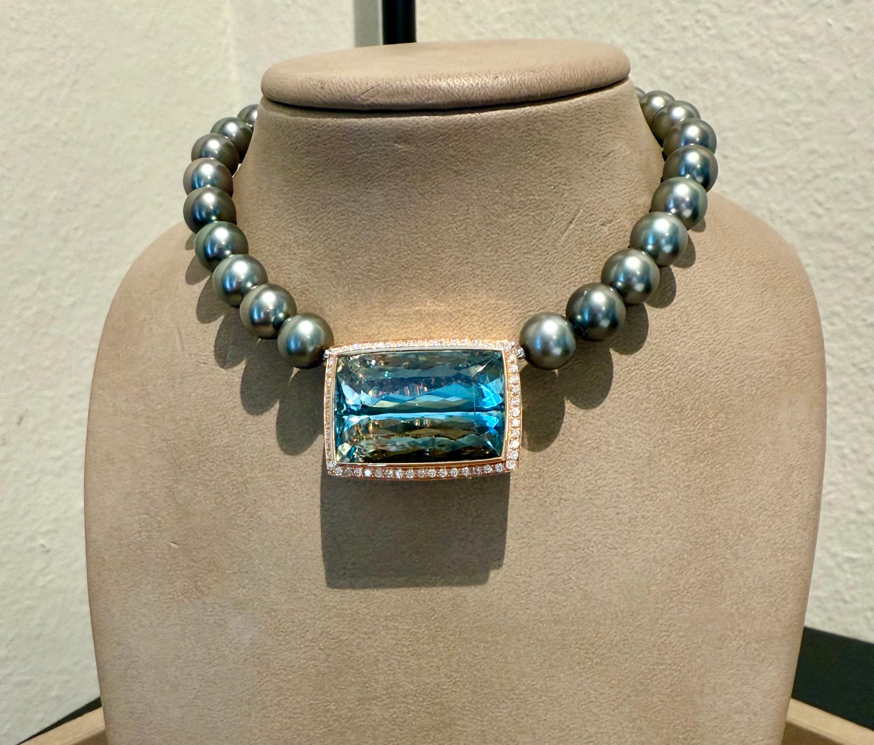 Zucht-Tahiti-Perlenkette mit Aquamarin-Diamant-Verschluss im Angebot 1