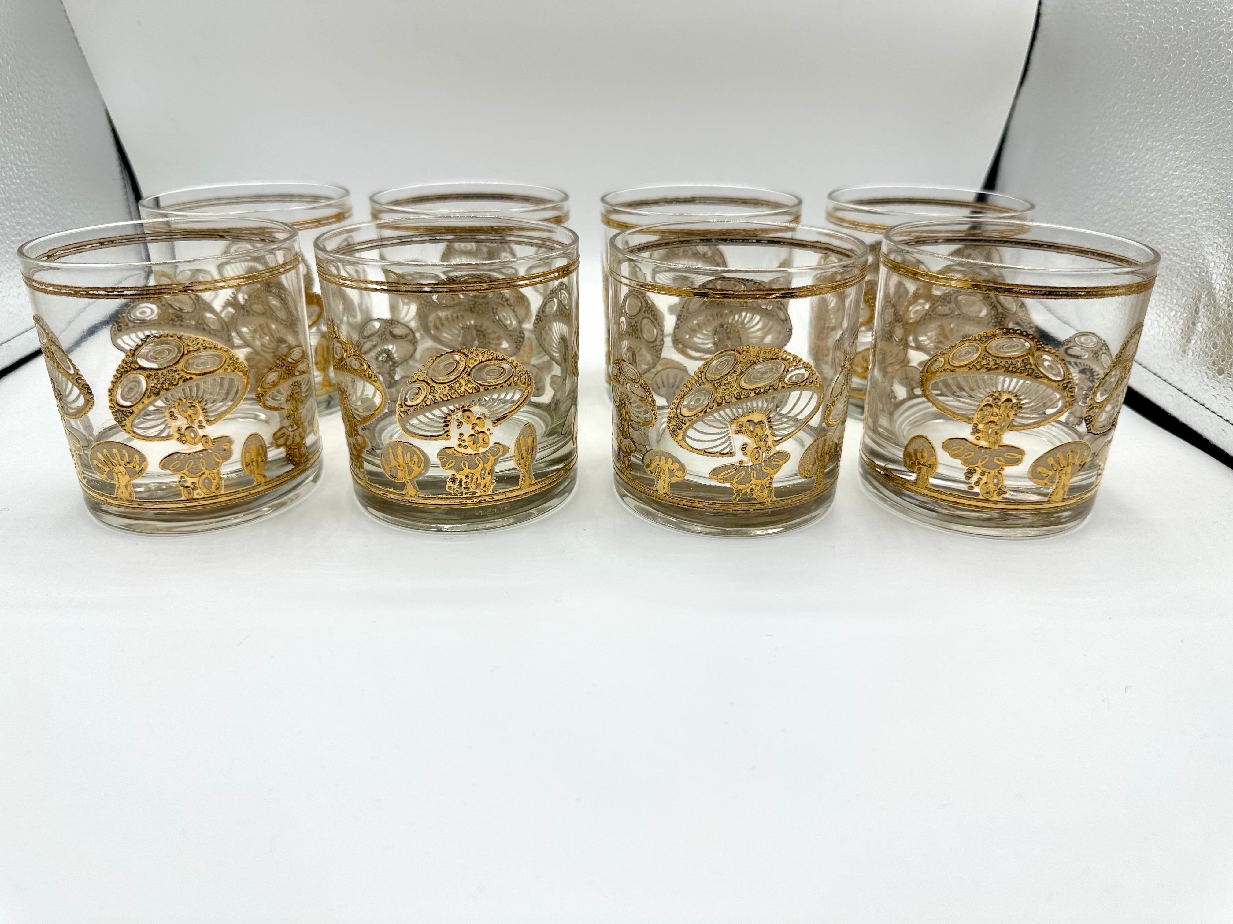 Elevate your drinking experience with this set of 8 vintage mushroom Culver old fashioned drinking glasses. The glasses feature a stunning Regency style with intricate gold detailing that adds a touch of elegance to any occasion. Crafted from