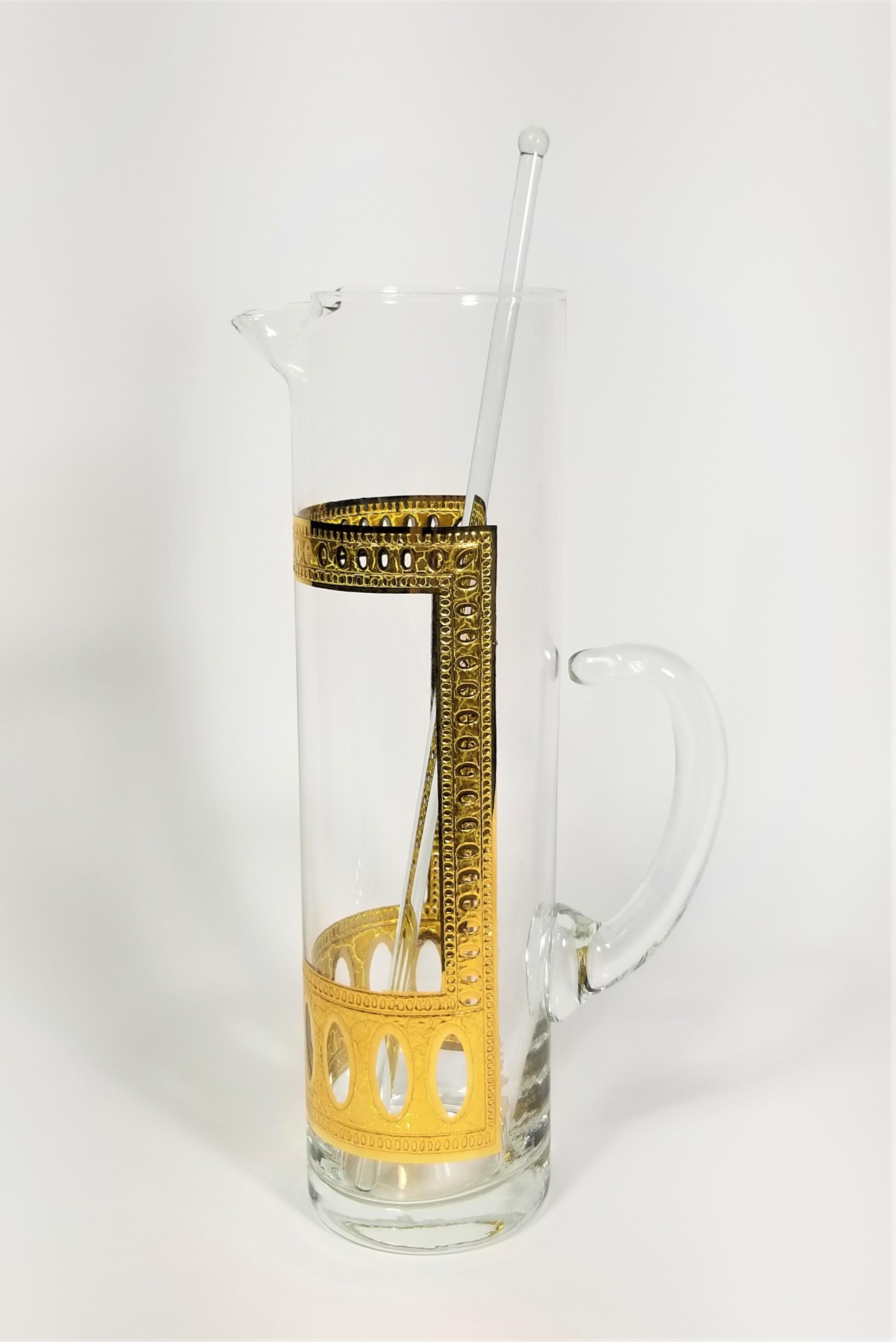 1960s Mid Century Culver 22K gold Martini pitcher with glass stirrer. 

Measurements:
Pitcher Height: 11.0 inches
Pitcher Diameter: 5.5 inches
Stirrer Height12.5 inches
Stirrer Diameter: 0.25 inches.