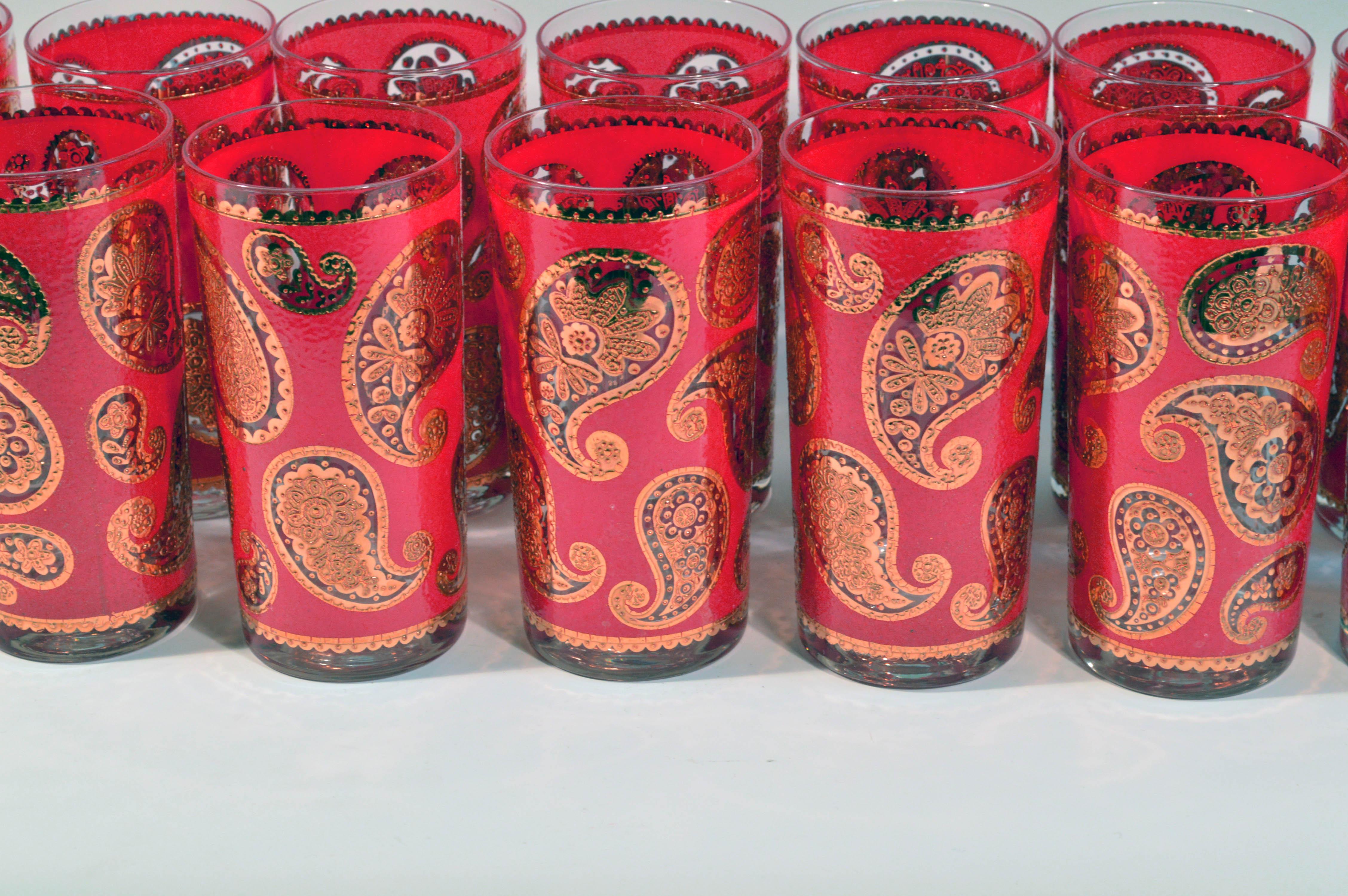 Culver set of Hollywood Regency red and gold paisley highball glasses, 
Set of sixteen. 
1960s.

Fabulous Culver glass highball tall tumbler glass. This is a 12 fl. oz glass. It is rare to find so many pieces together. The pattern has a tomato