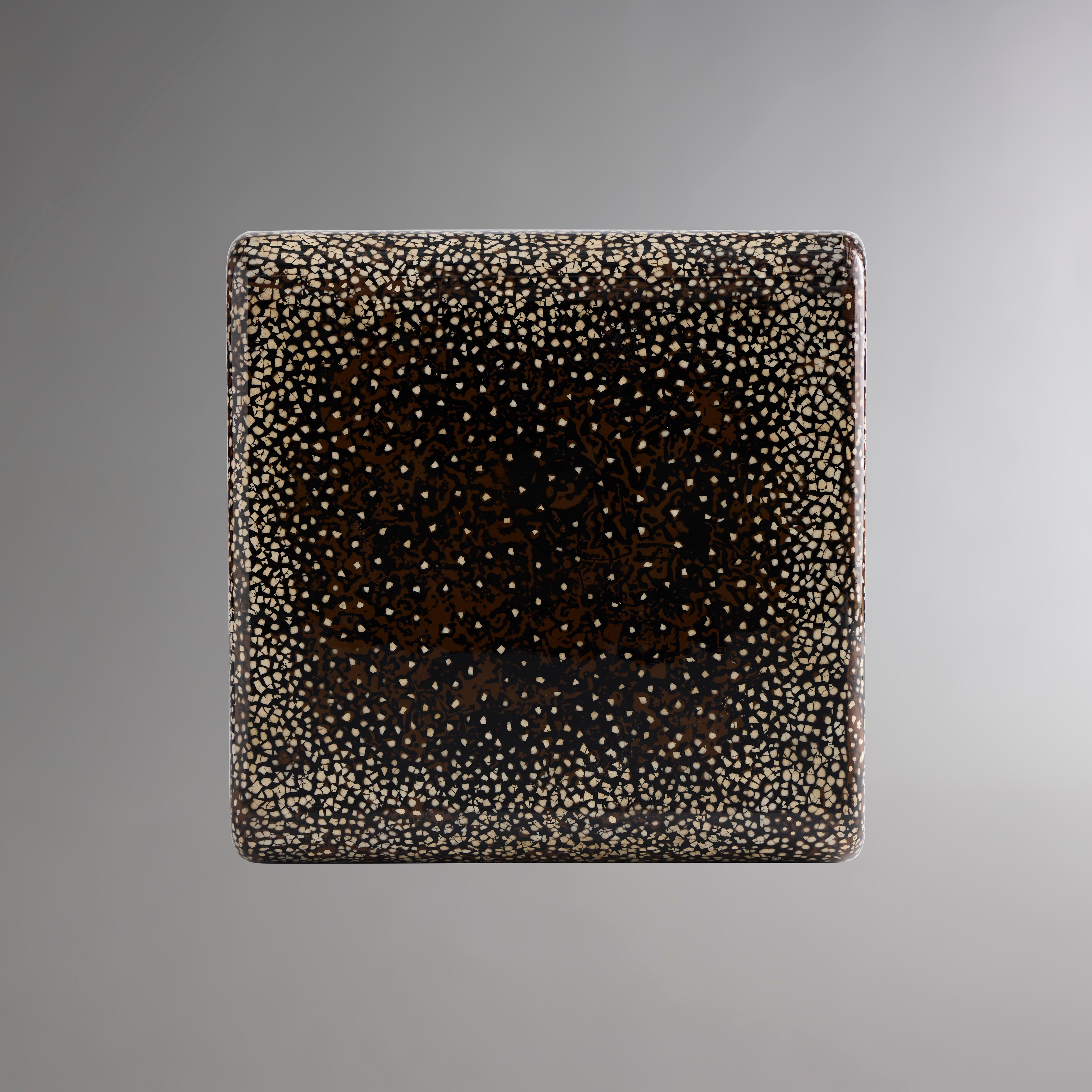 XXIe siècle et contemporain Cube de ponceau, coquille d'œuf en vente