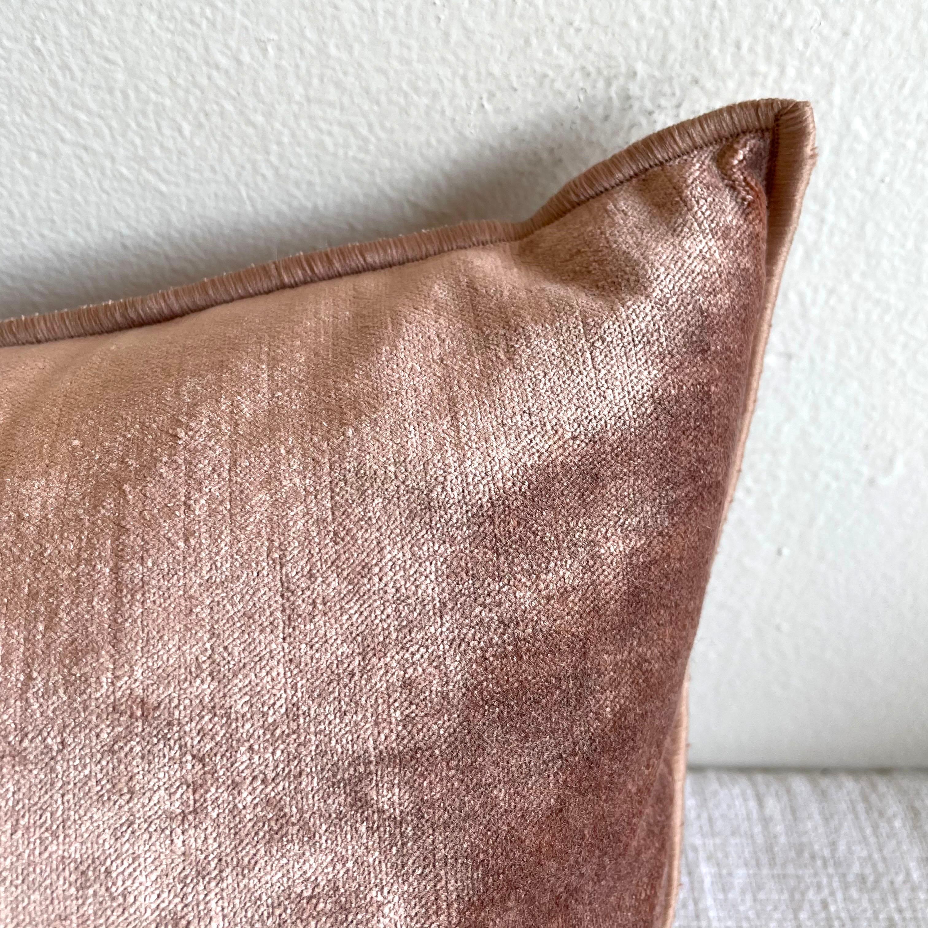 Beautiful French blush pink vintage style velvet lumbar with binded edge. Metal zipper closure, and leather pull.

Custom made in Paris, France.

Size: 12