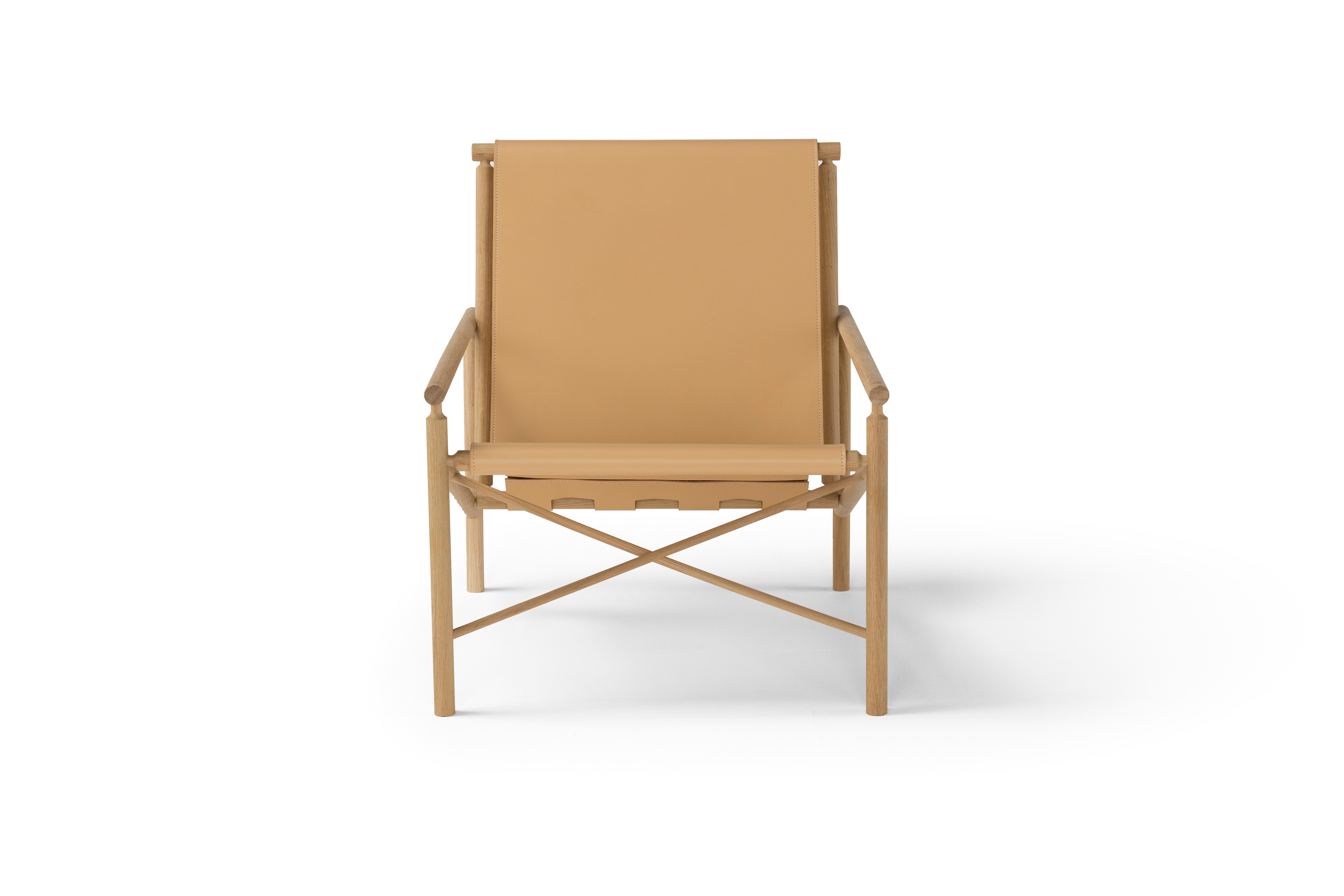 Sillón Cuoio Ease de Amura Lab
Dimensiones: An 65 x Pr 72 x Al 77 cm
Materiales: MARCO: roble macizo. SUSPENSIONES, ASIENTO y RESPALDO: cuoio.

Laboratorio Amura:
En su mirada, llevan la belleza fuerte y conmovedora del sur de Italia. En sus manos,