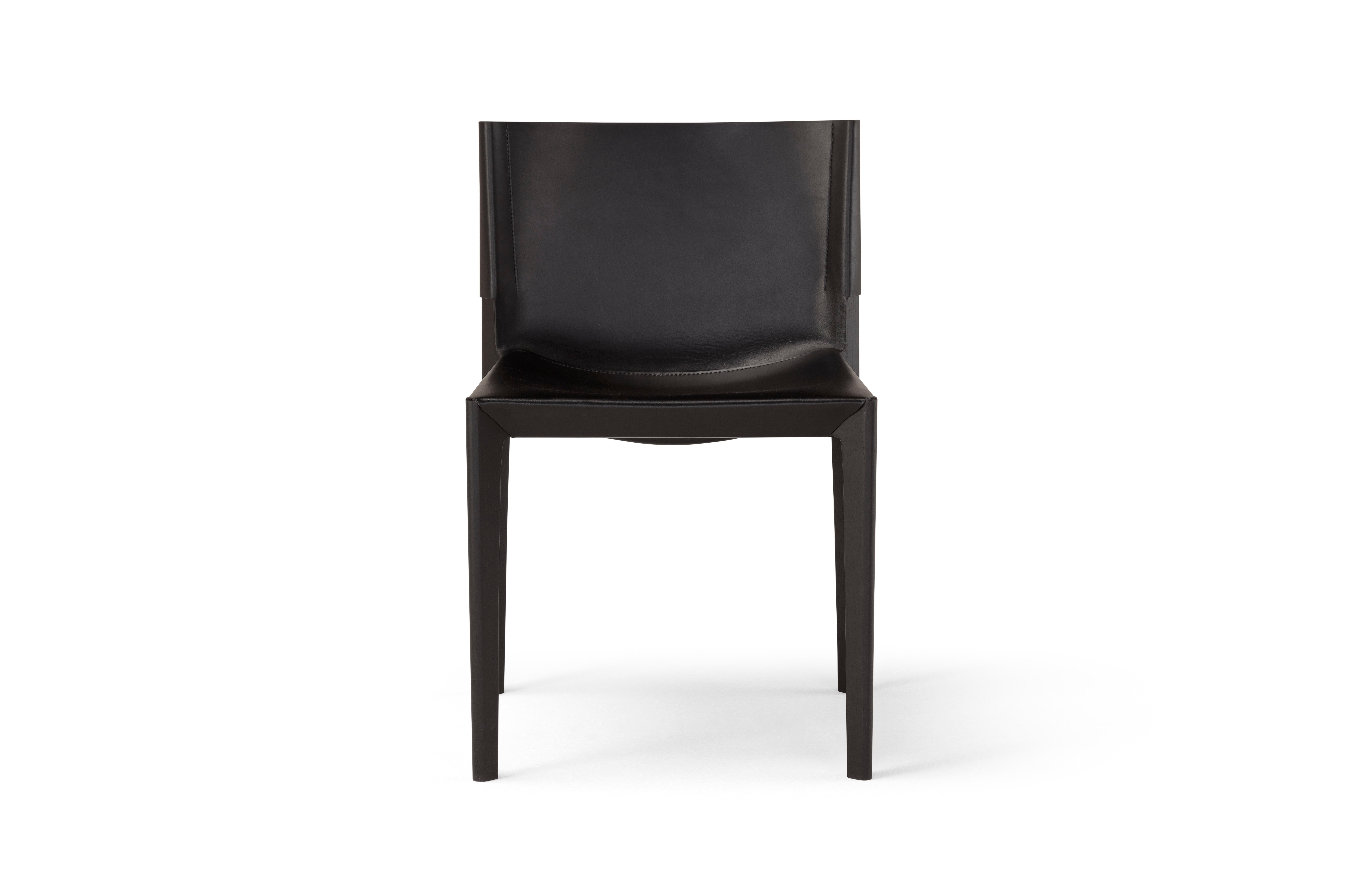 Silla zancudo sin brazos Cuoio by Amura Lab
Dimensiones: An 49 x Pr 49 x Al 75 cm
Materiales: MARCO: madera ASIENTOS: cuoio

Laboratorio Amura:
En su mirada, llevan la belleza fuerte y conmovedora del sur de Italia. En sus manos, la pasión y la