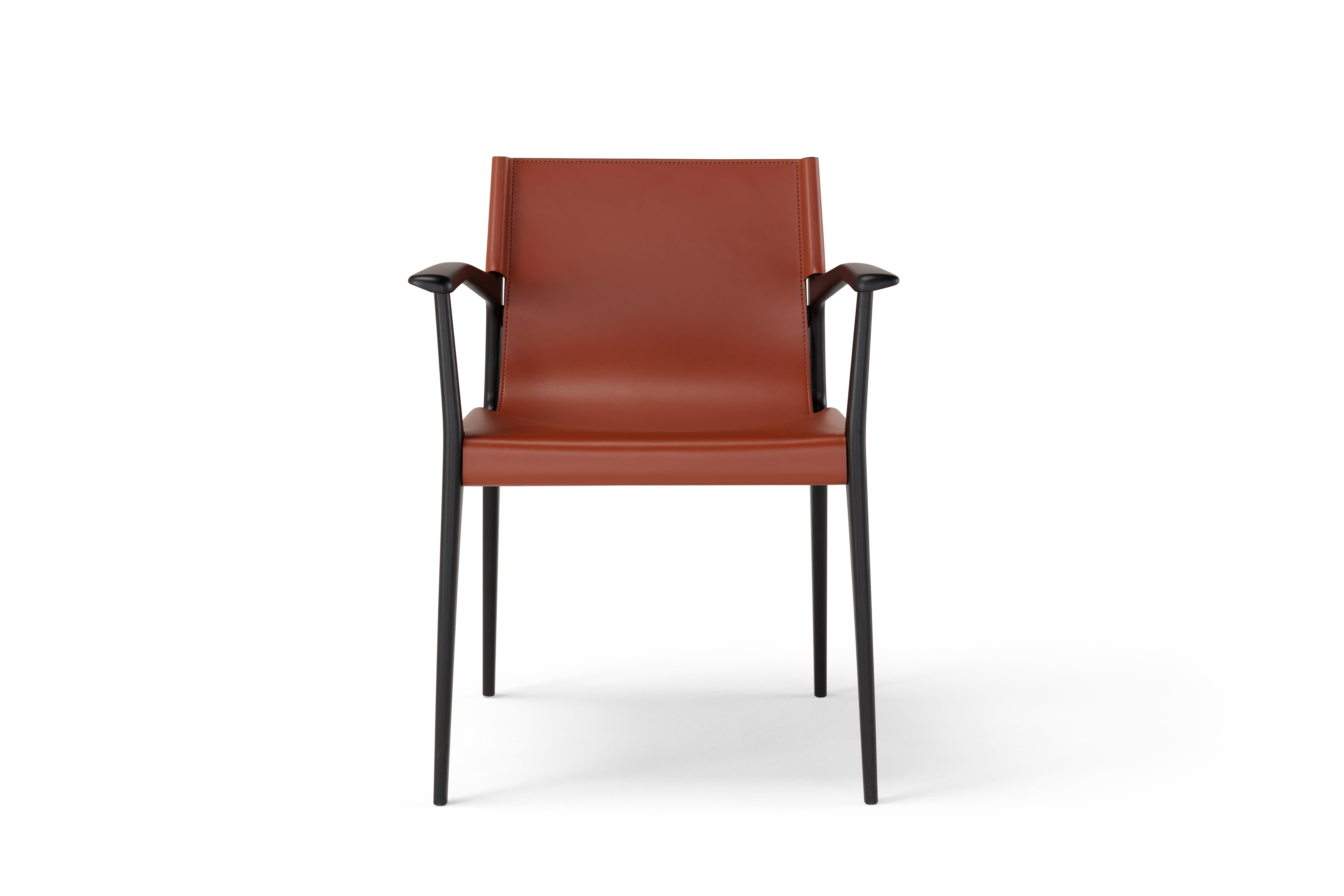Silla con brazos Cuoio Tessa by Amura Lab
Dimensiones: An 53 x Pr 56 x Al 76 cm
Materiales: MARCO: madera ASIENTOS: cuoio.


Laboratorio Amura:
En su mirada, llevan la belleza fuerte y conmovedora del sur de Italia. En sus manos, la pasión y la