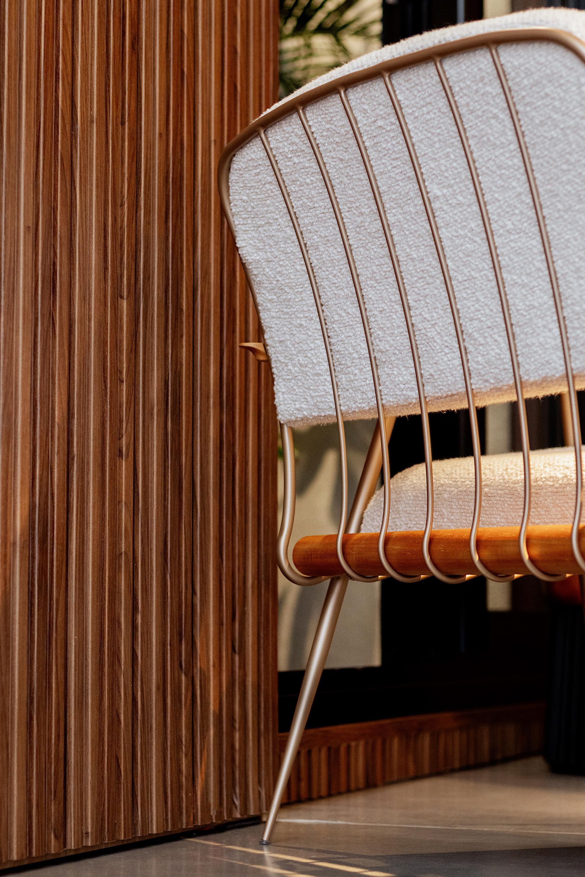 Sessel „Cuore“ aus Kohlenstoffstahl, gepolstert mit Schafsleder und Holzdetails im Angebot 8