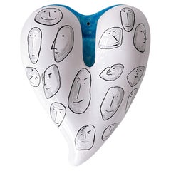 Cuore in ceramica "Menschliche Gesichter" Azzurro N.4 von Gianni Veneziano für Kiasmo