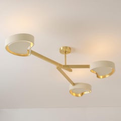 Lampada da soffitto Cuore N.3 di Gaspare Asaro. Ottone satinato e bianco sabbia