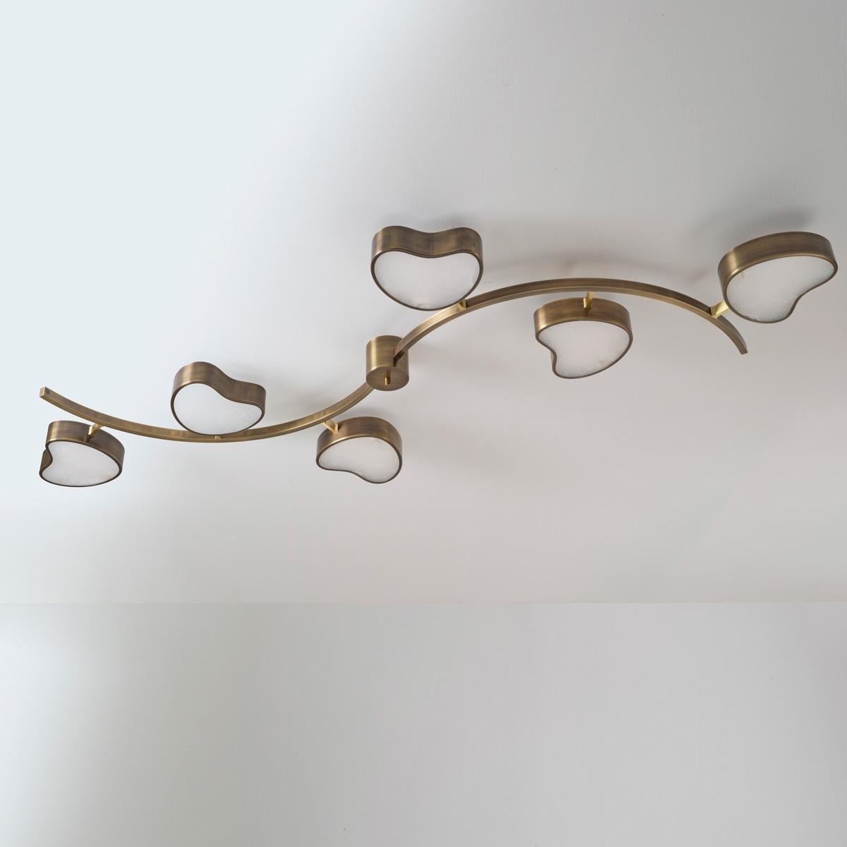 Lampada da soffitto Cuore N.6 di Gaspare Asaro. Finiture in ottone satinato e bianco sabbia In condizioni Nuovo in vendita a New York, NY