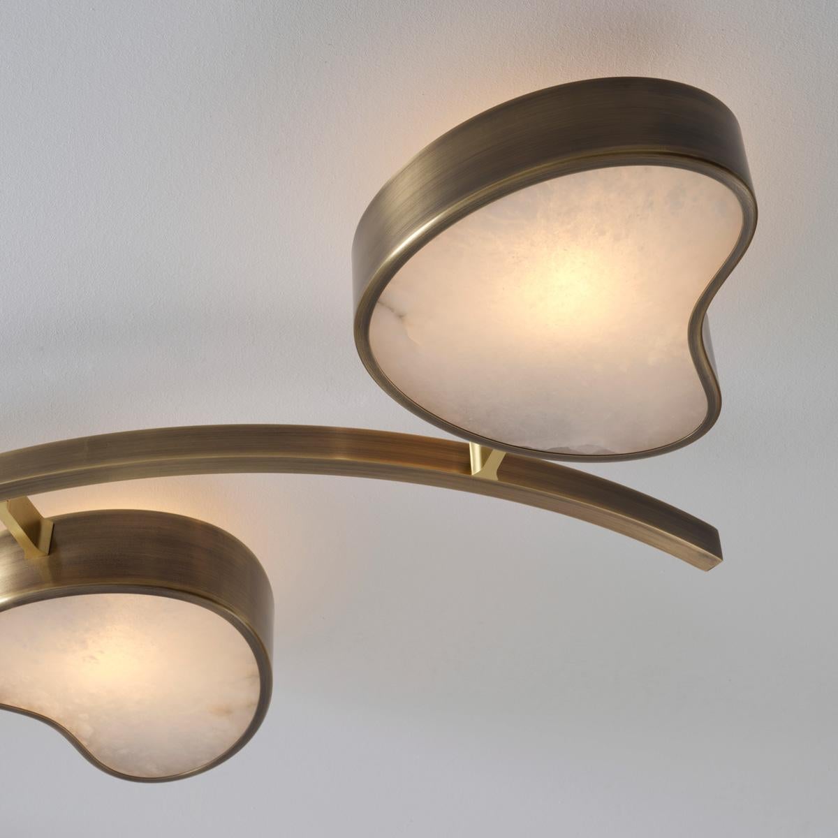 Lampada da soffitto Cuore N.6 di Gaspare Asaro. Finiture in ottone satinato e bianco sabbia in vendita 2