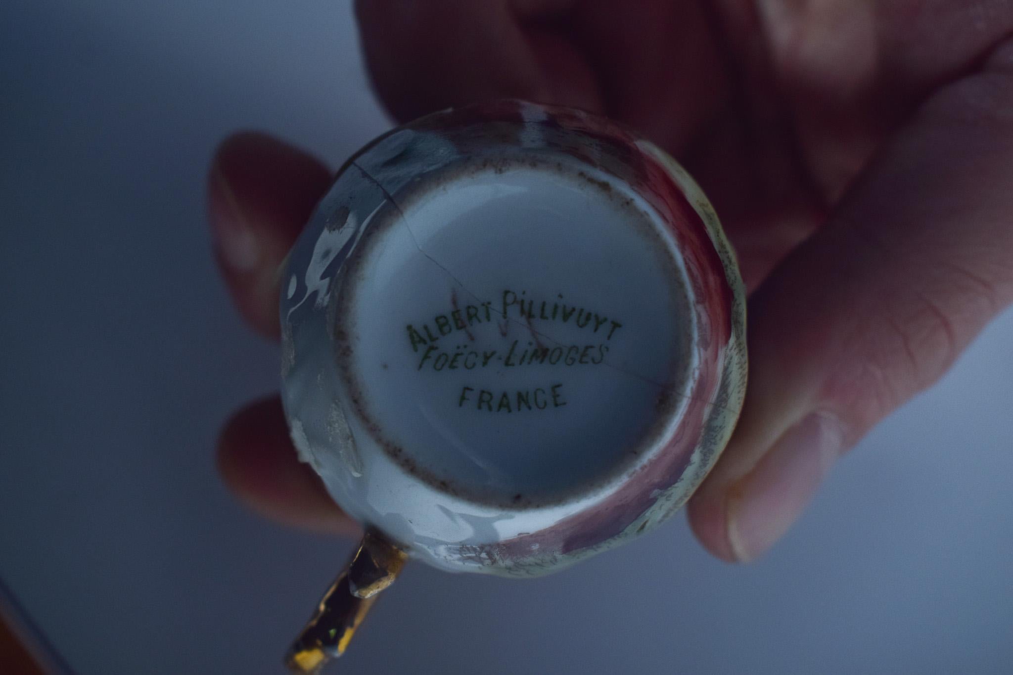 Français Tasse et soucoupe en porcelaine de Limoges, France en vente