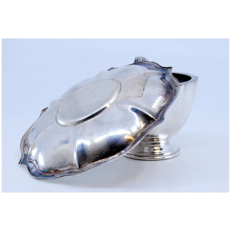 Cup and saucer in smooth silver with ribs and curved handle Bon état - En vente à Porto, PT