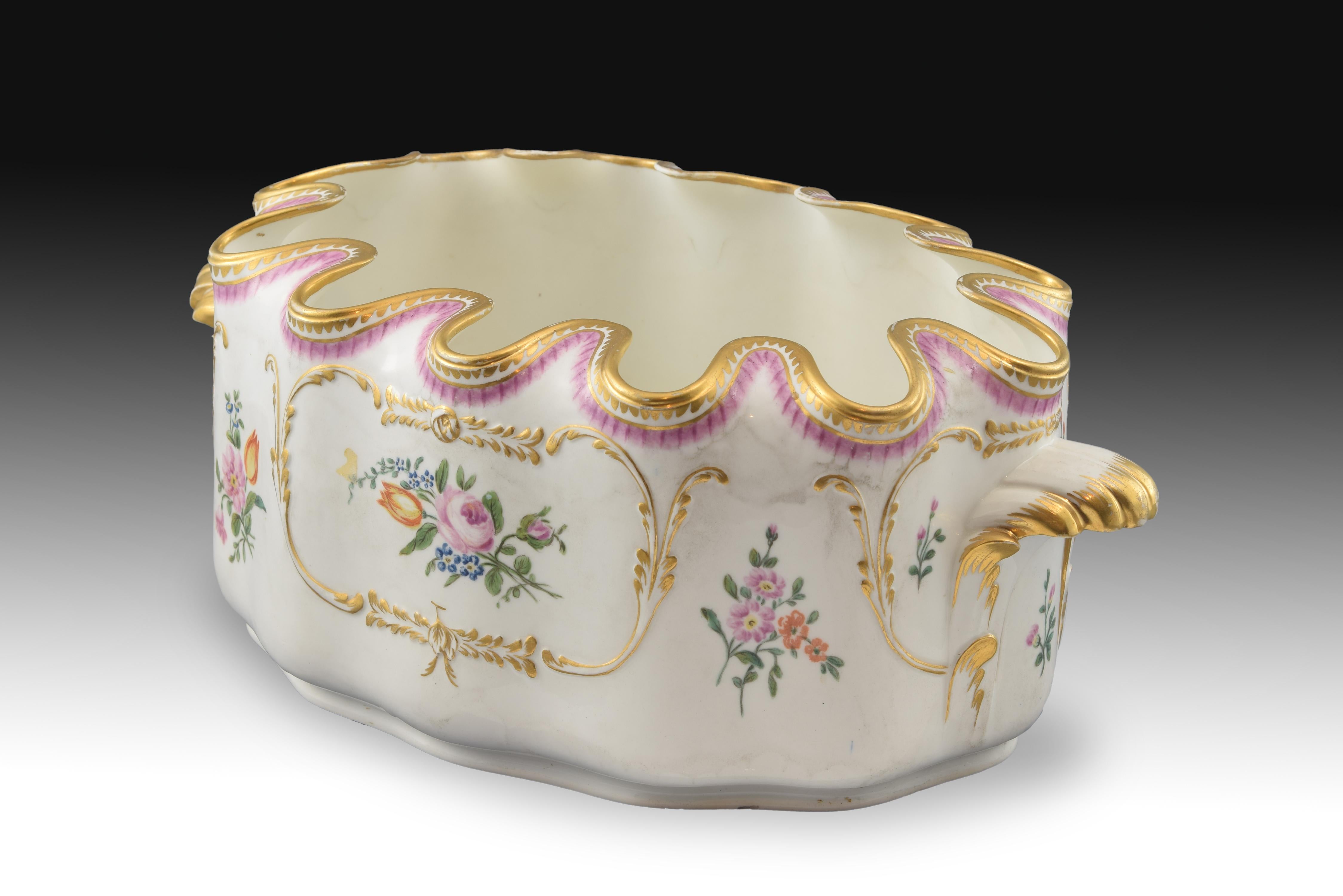 18th Century Cup Cooler, with Marks, Royal Porcelain Factory of Buen Retiro, Madrid For Sale