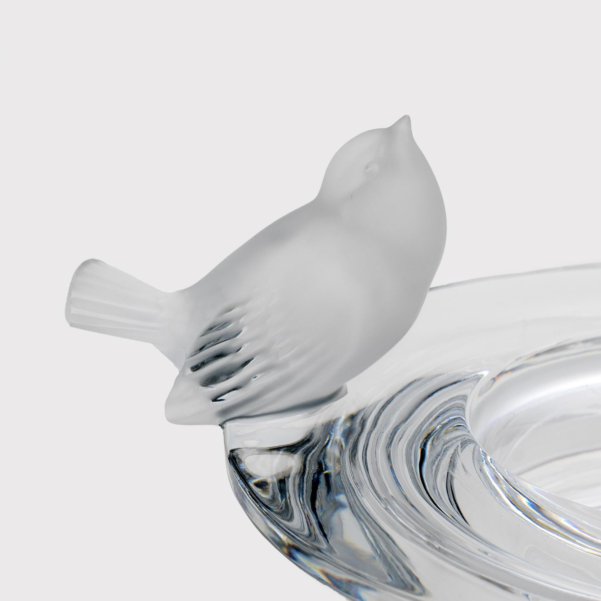 Cup „Deux Moineaux Moqueurs“, Tafelaufsatz aus Lalique-Kristall, signiert, Frankreich 1960er Jahre (Französisch) im Angebot