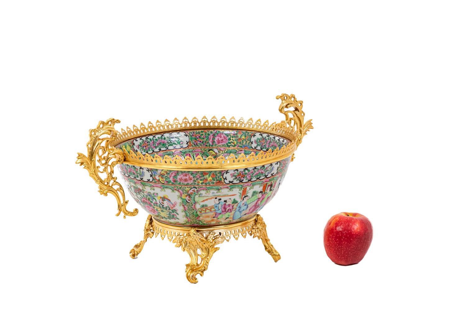 Chinoiserie Cup in Canton Porcelain and Gilt Bronze, circa 1880 For Sale