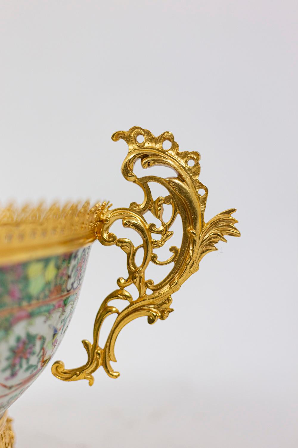 Cup in Canton Porcelain and Gilt Bronze, circa 1880 For Sale 1