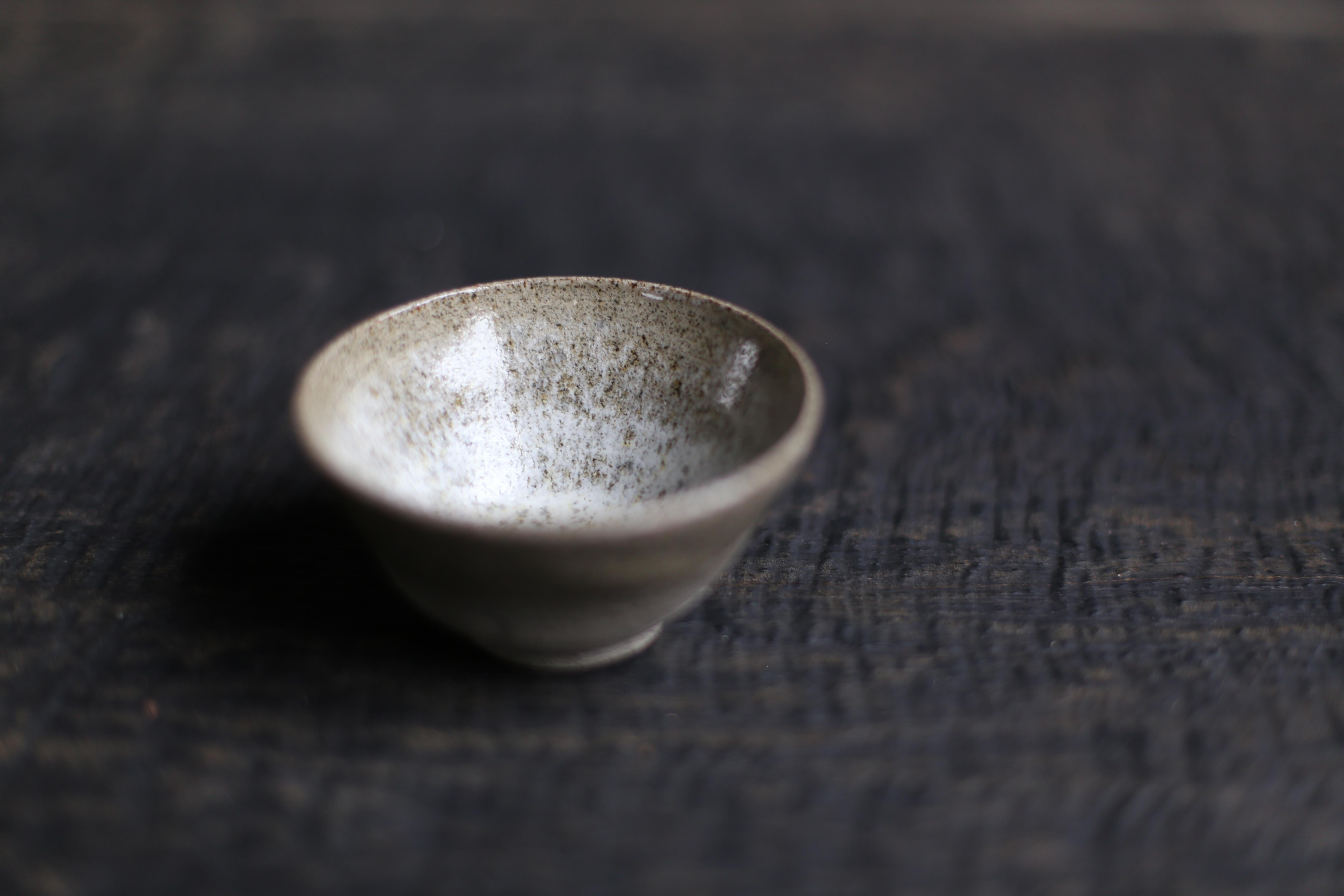 Cup in grey speckled clay with white speckled glaze (has a meandering line carving) 
2022s / Belgium
Size : f85 h50 mm
Artist : Sigrid Volders


[Sigrid Volders]
Based in Antwerp, Belgium, she works vigorously as a ceramic artist, mainly as a