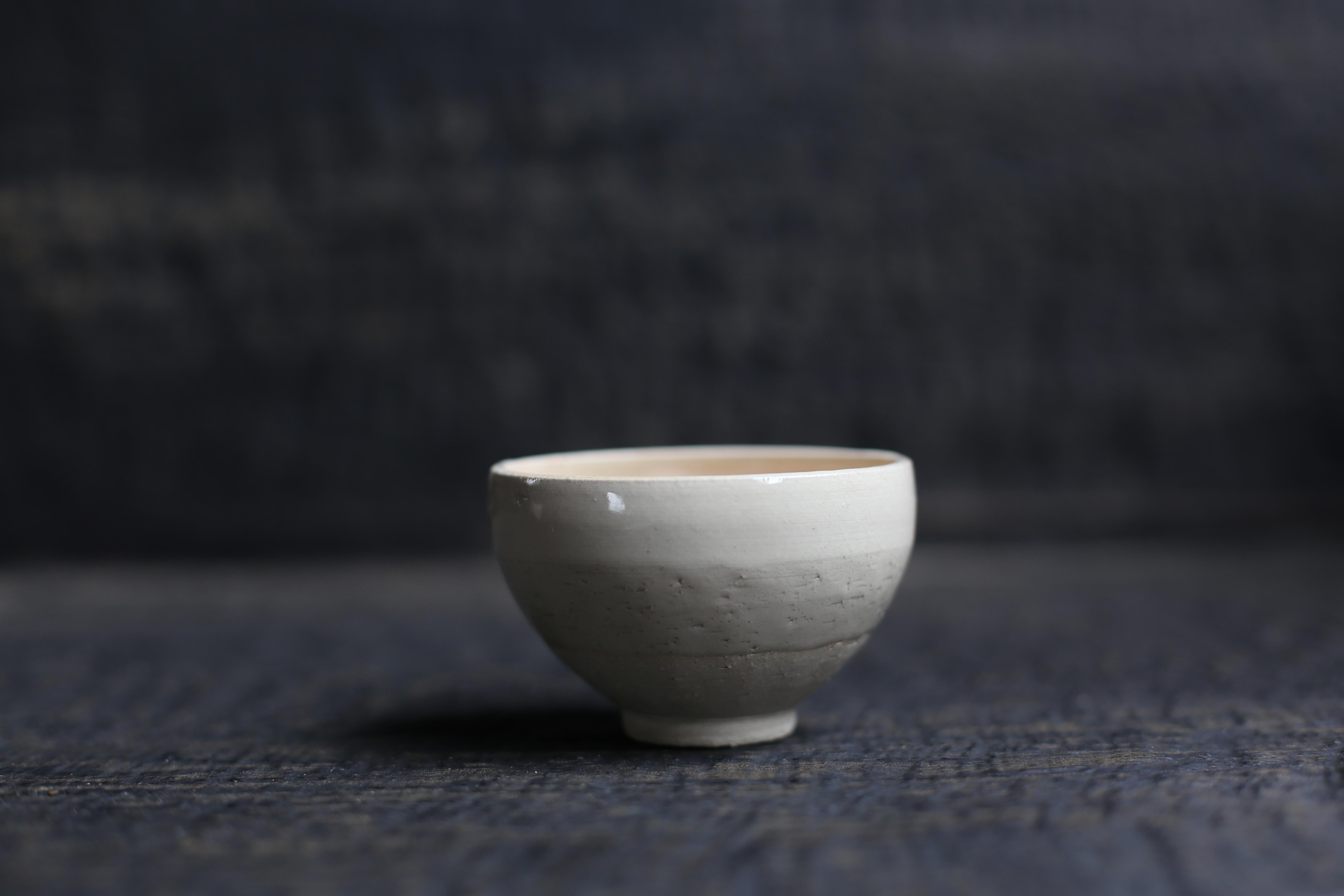 Cup in white clay with cream glaze
2022s / Belgium
Size : f85 h55 mm
Artist : Sigrid Volders


[Sigrid Volders]
Based in Antwerp, Belgium, she works vigorously as a ceramic artist, mainly as a hair-making artist active in media such as