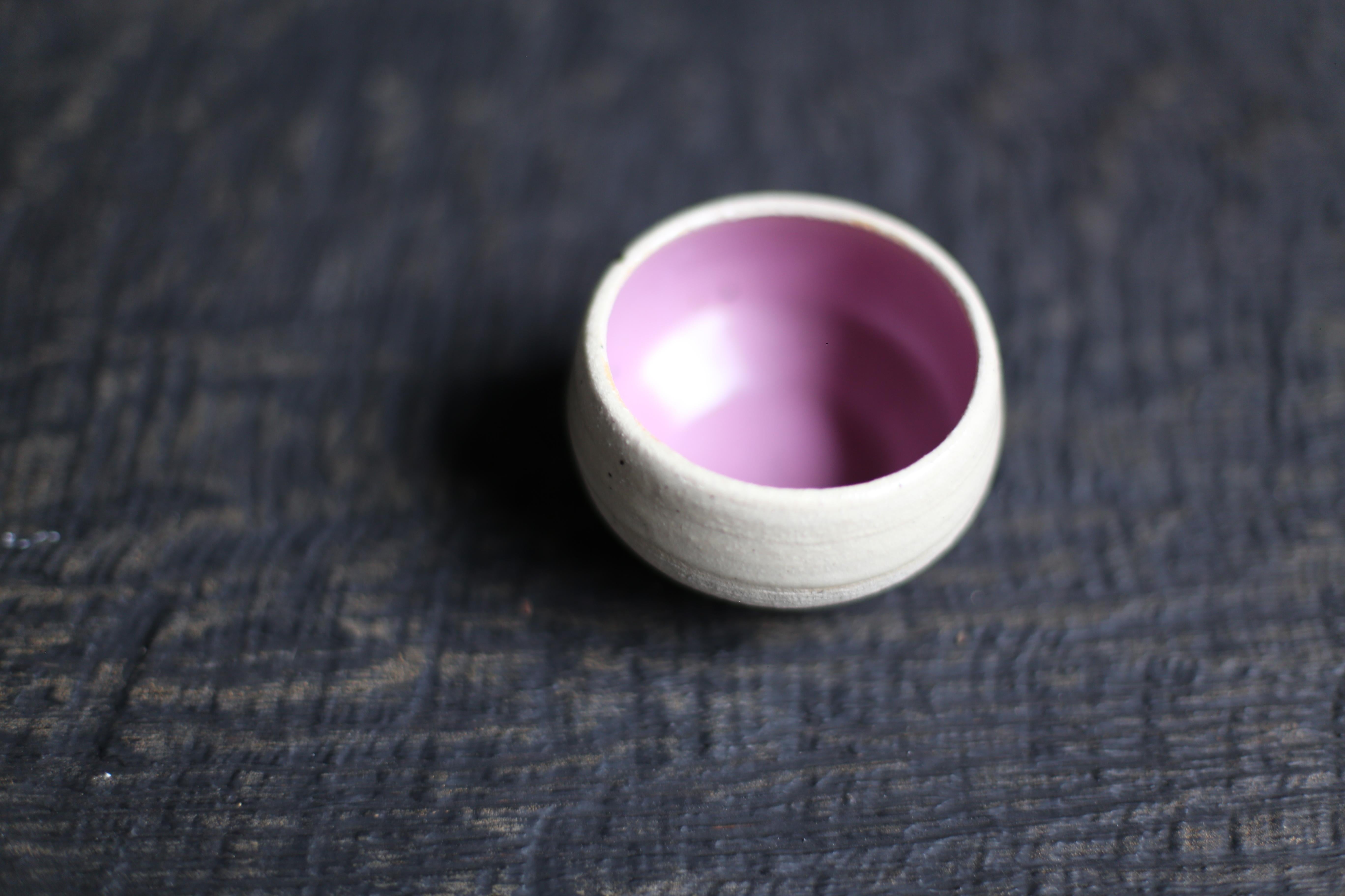 Cup in white clay with satin mauve + sheer glaze
2022s / Belgium
Size : f80 h50 mm
Artist : Sigrid Volders


[Sigrid Volders]
Based in Antwerp, Belgium, she works vigorously as a ceramic artist, mainly as a hair-making artist active in media