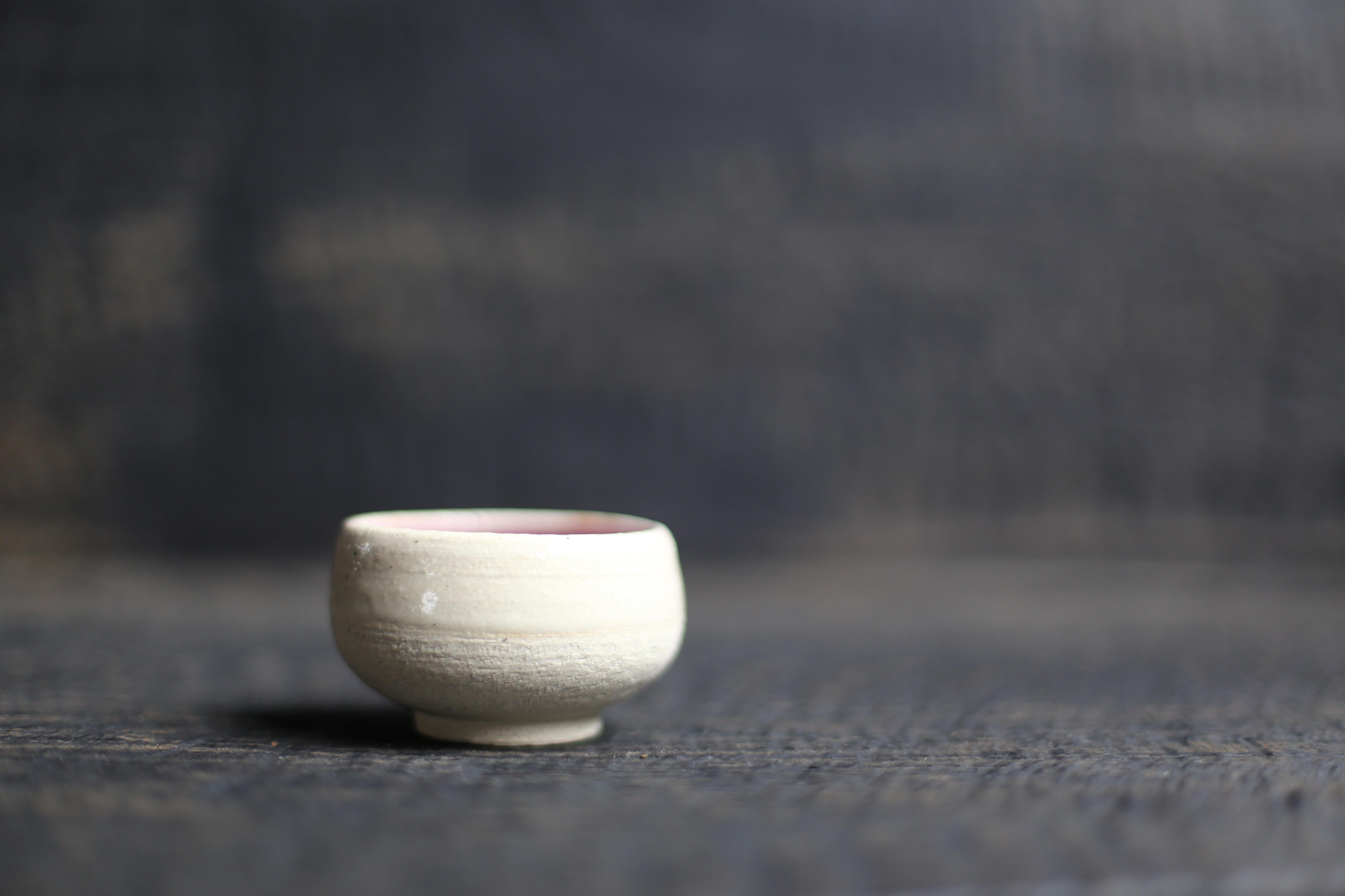 Taza de arcilla blanca con malva satinada + glaseado transparente Belga