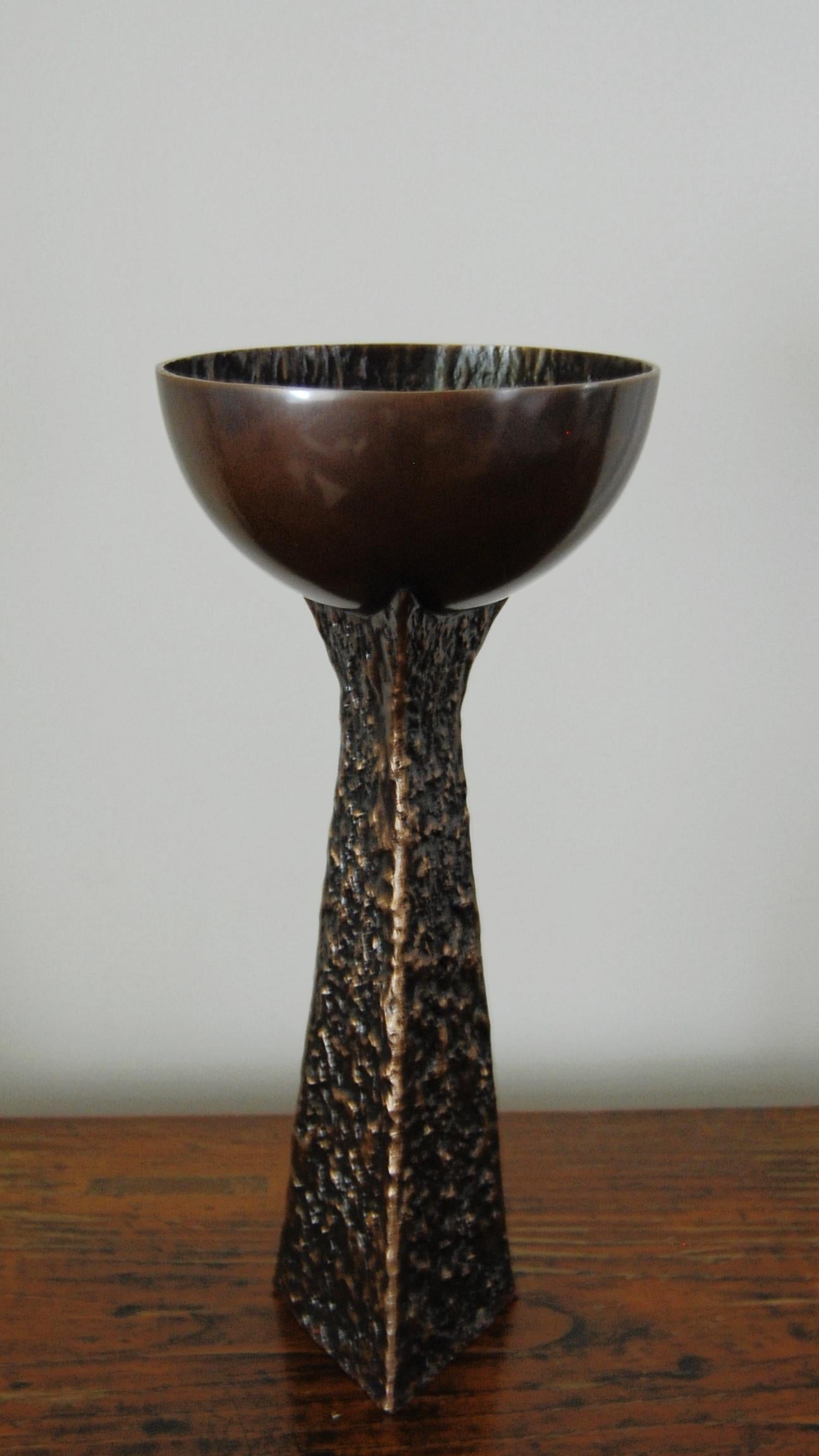 Cup vase in dark bronze by FAKASAKA Design
Dimensions: W 16 x D 16 x H 35.5 cm
Materials: Dark bronze.
 