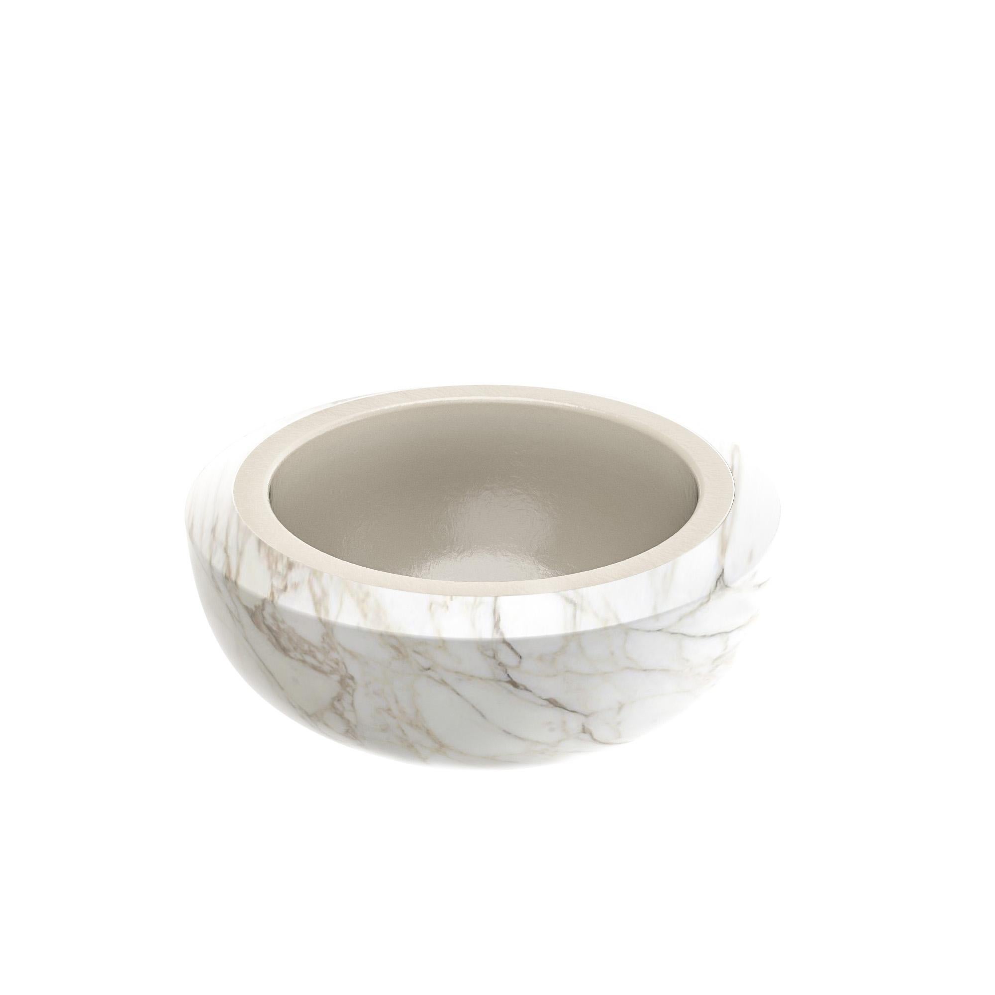 Cup washbasin by Marmi Serafini
Materials: Calacatta Vagli Oro marble, resin.
Dimensions: D 50 x H 20 cm
Available in other marbles.
Tap not included.

A strong yet elegant basin, match to even the most elegant bathrooms.
The thick rim, made