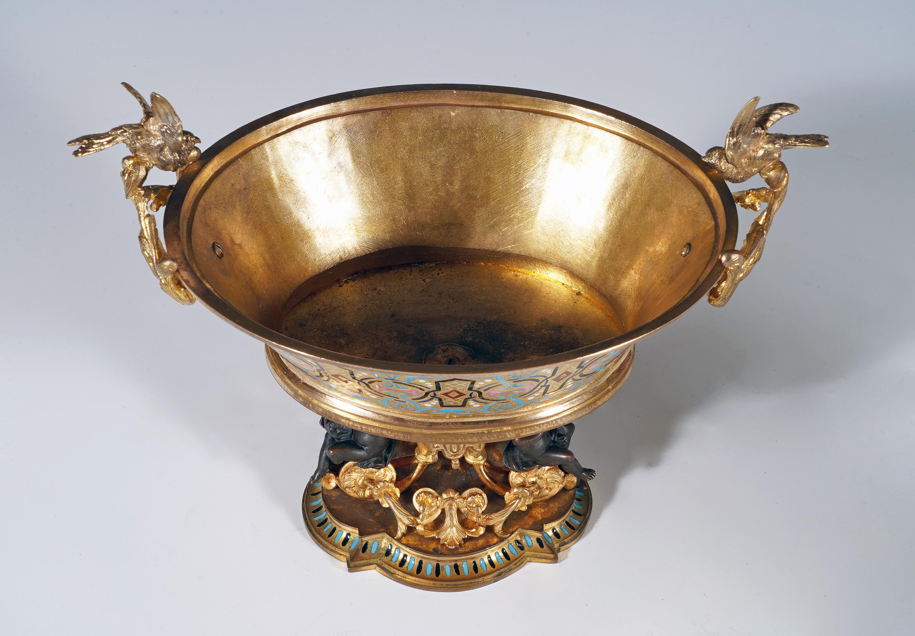 Dorato Coppa con cherubini attribuita a A. Giroux, Francia, CIRCA 1870 in vendita