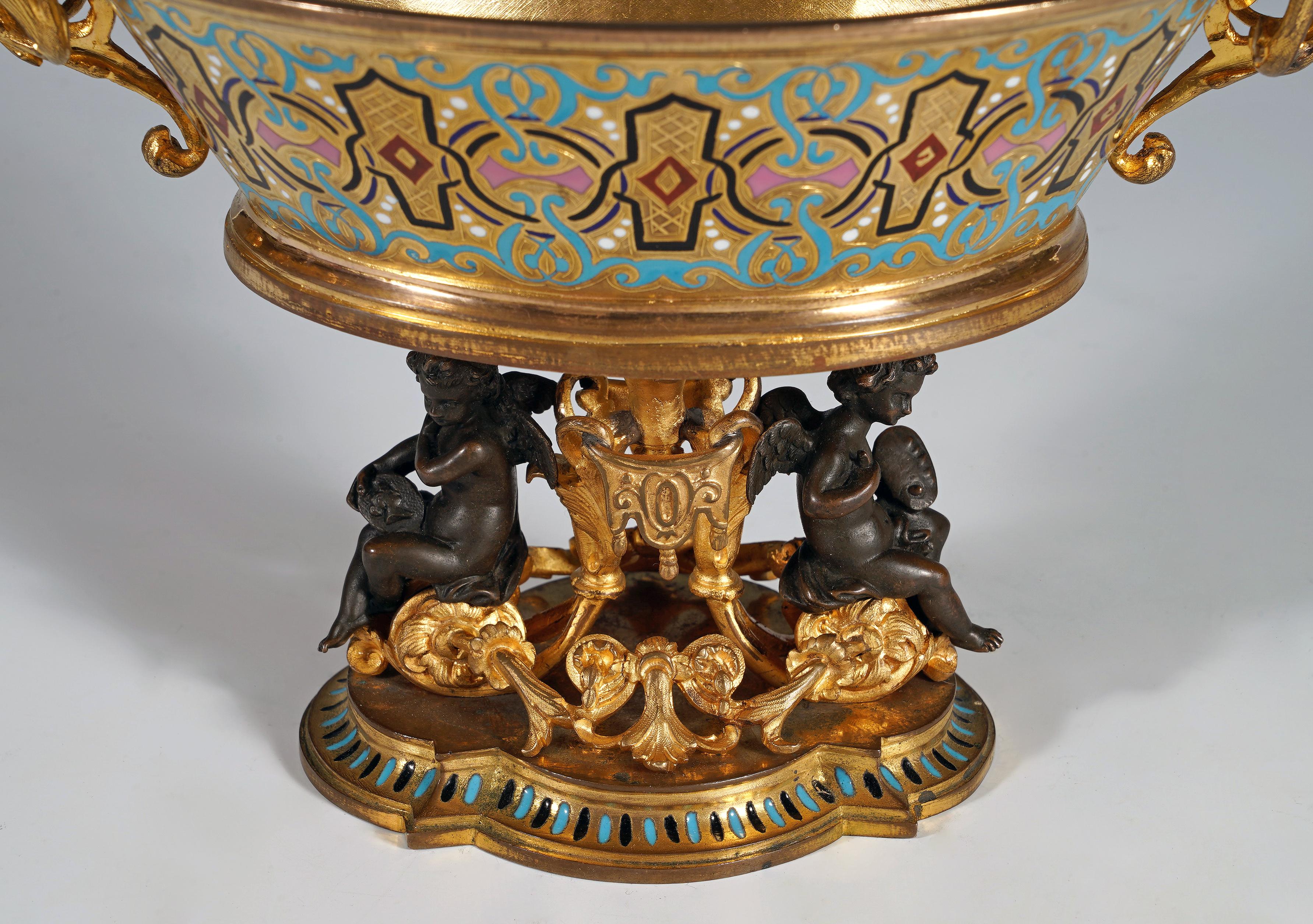 Coppa con cherubini attribuita a A. Giroux, Francia, CIRCA 1870 In condizioni buone in vendita a PARIS, FR