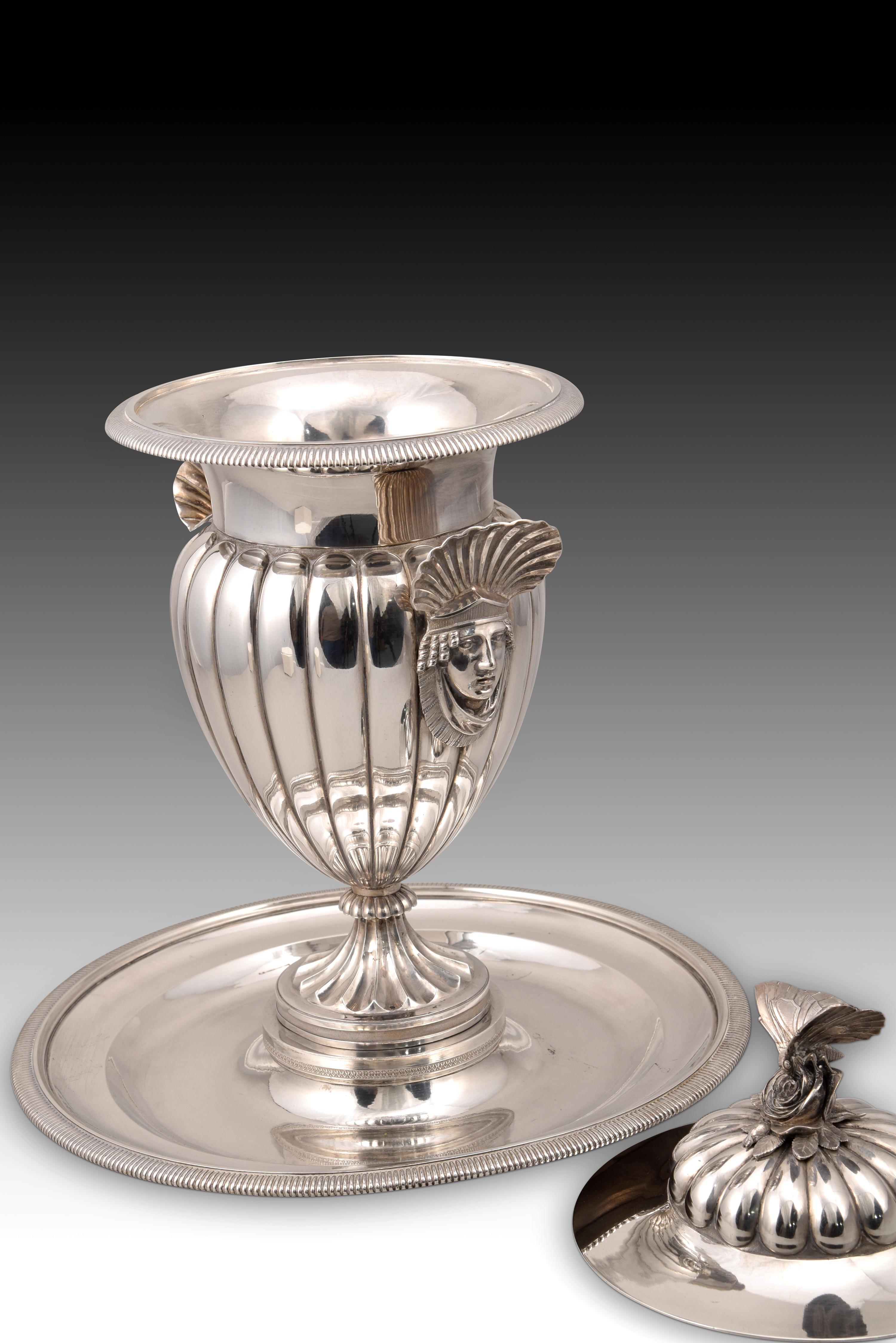 Cup with tray. Royal Silver Factory of Antonio Martínez. Madrid, Spain, 1830s. For Sale 4