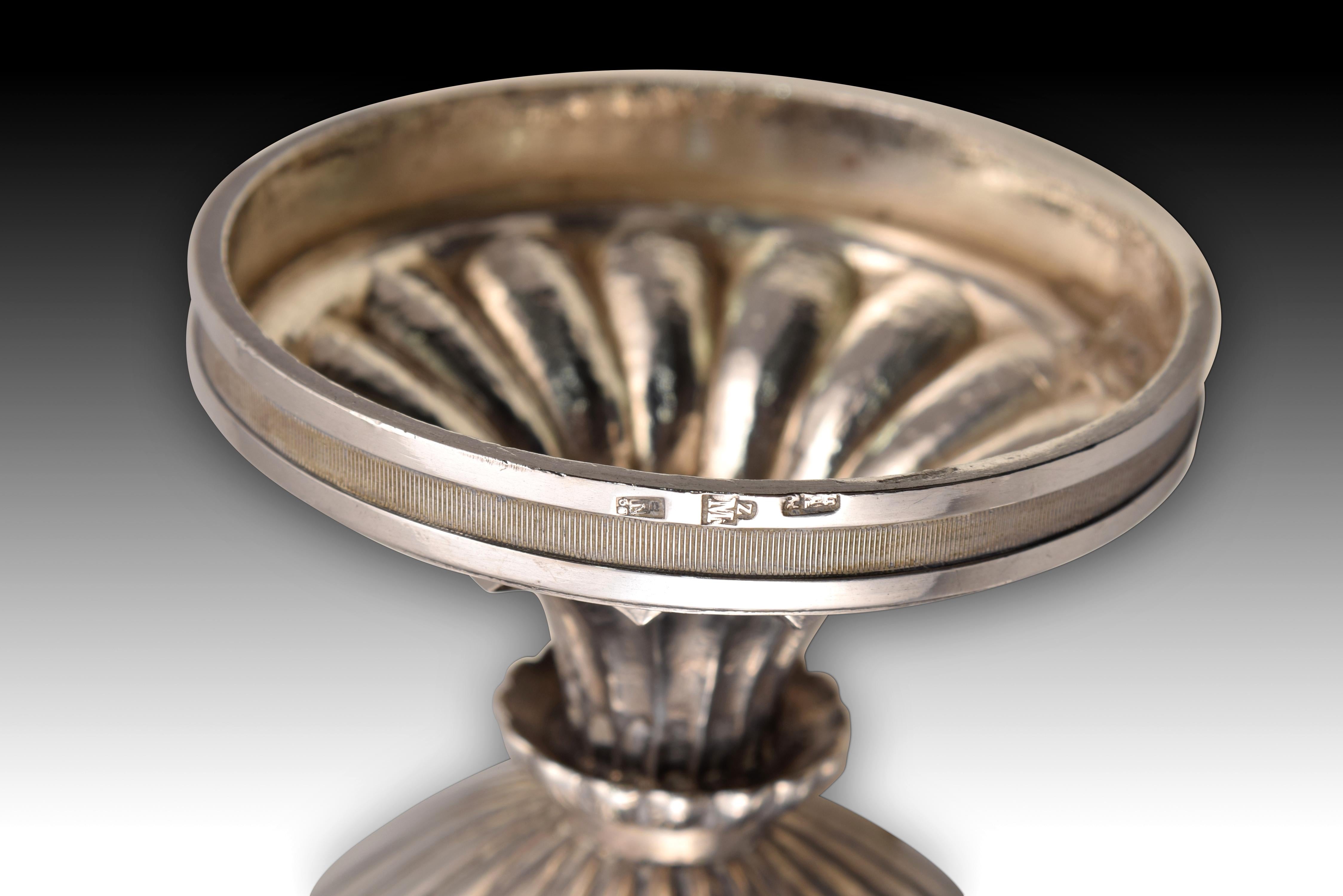 Cup with tray. Royal Silver Factory of Antonio Martínez. Madrid, Spain, 1830s. For Sale 5