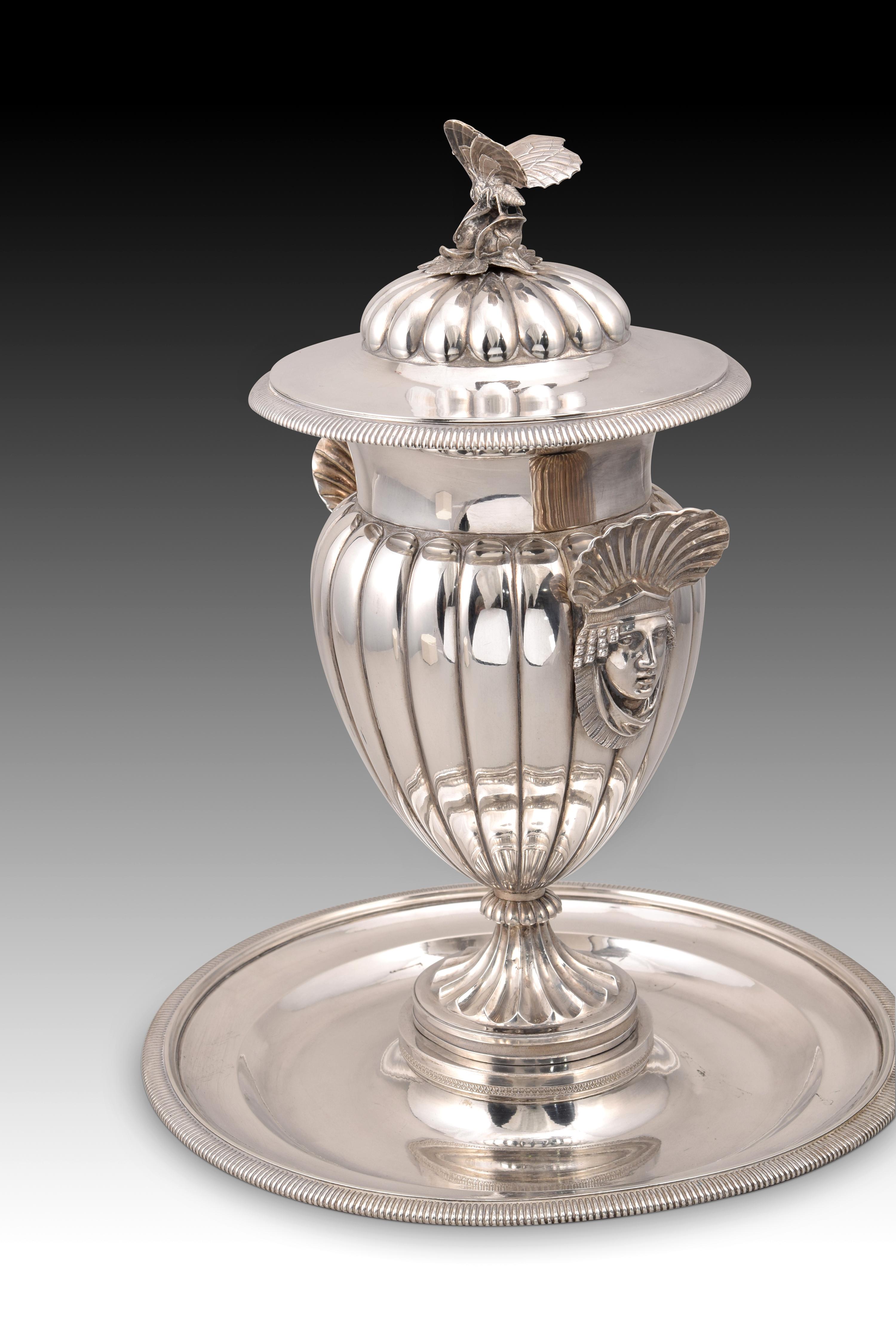 Spanish Cup with tray. Royal Silver Factory of Antonio Martínez. Madrid, Spain, 1830s. For Sale
