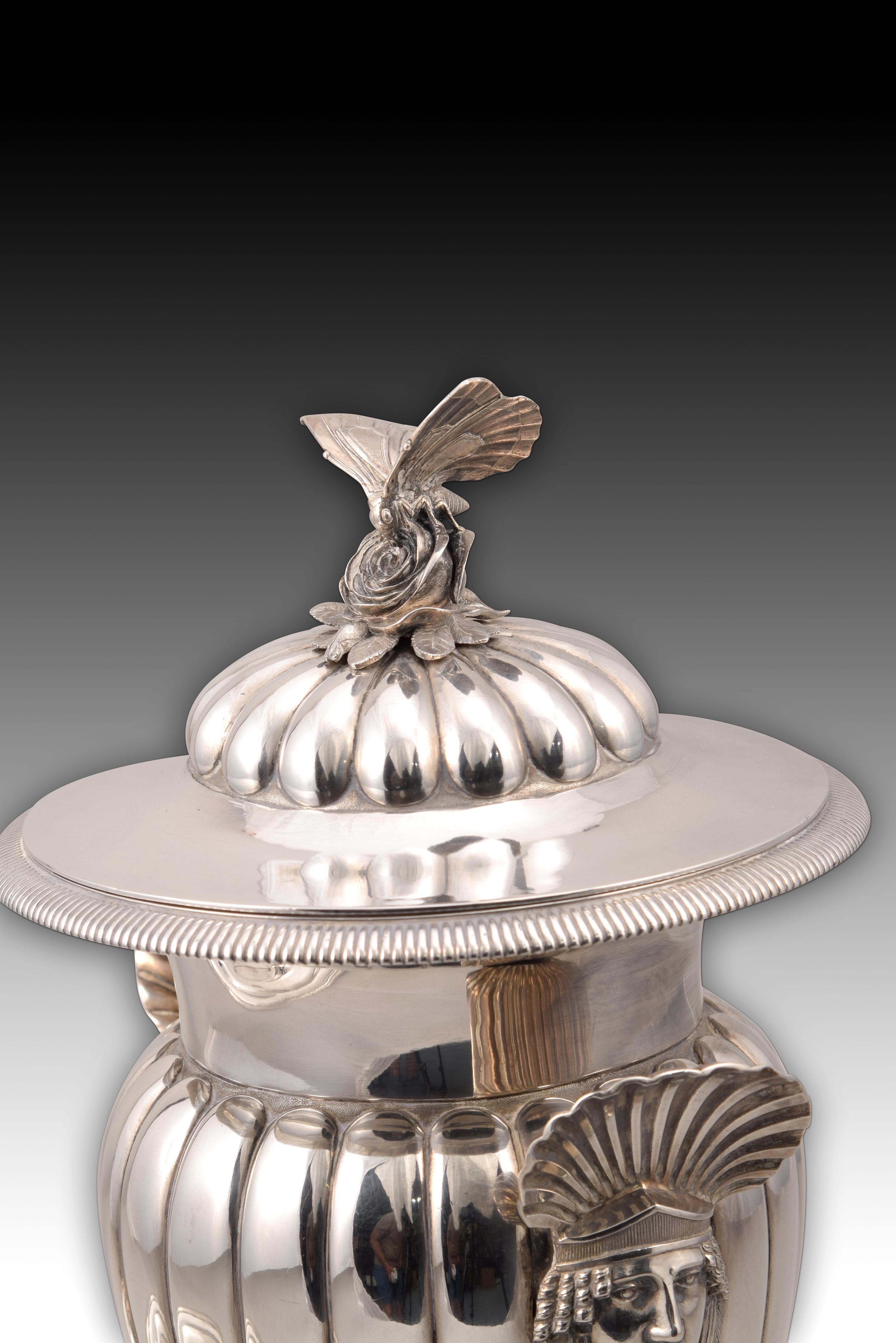 Cup with tray. Royal Silver Factory of Antonio Martínez. Madrid, Spain, 1830s. For Sale 2