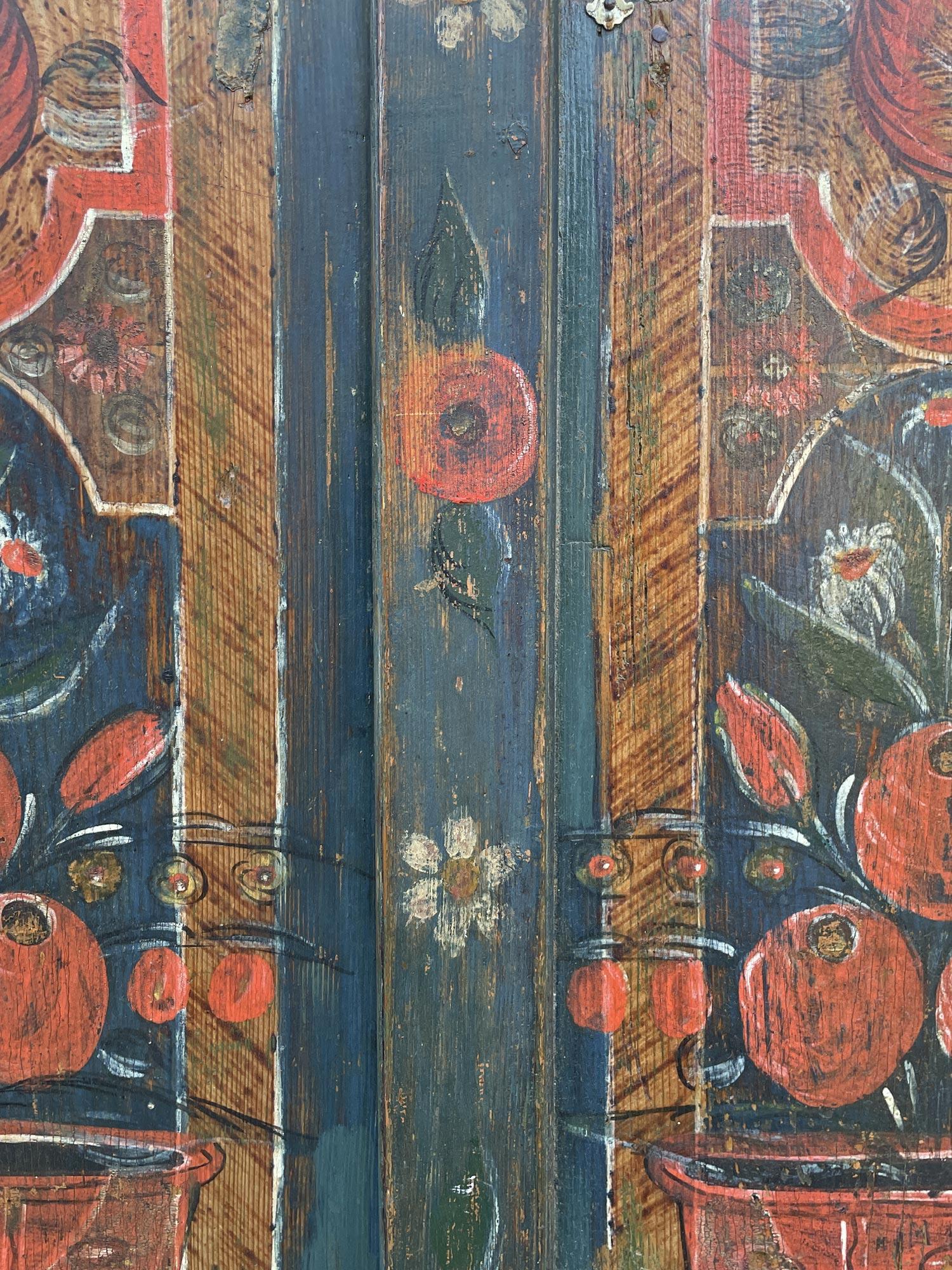 Cupboard Blue Floral Painted - Europe Early 19th Century in vendita 7