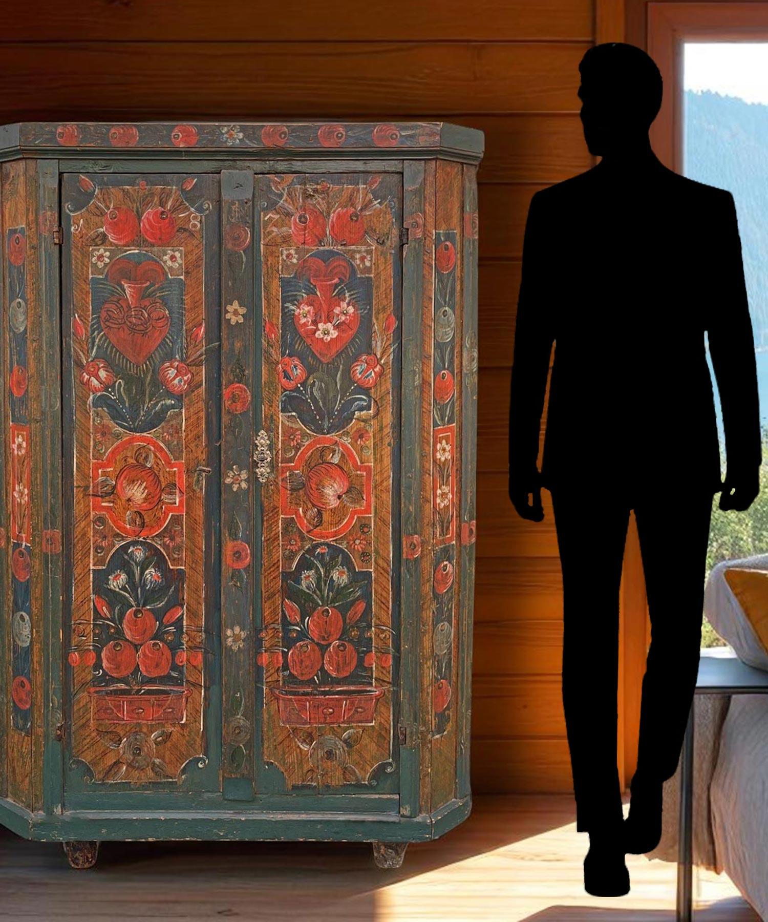 Cupboard Blue Floral Painted - Europe Early 19th Century in vendita 8