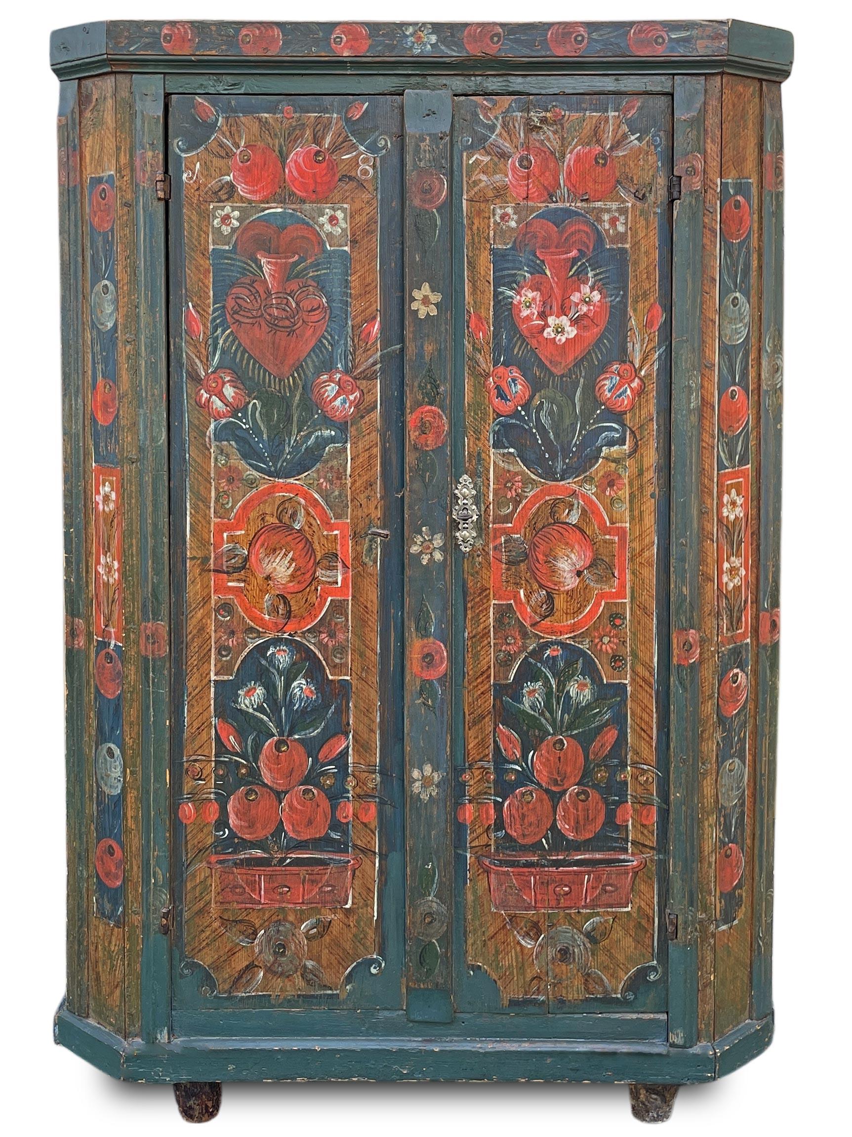 Altro Cupboard Blue Floral Painted - Europe Early 19th Century in vendita