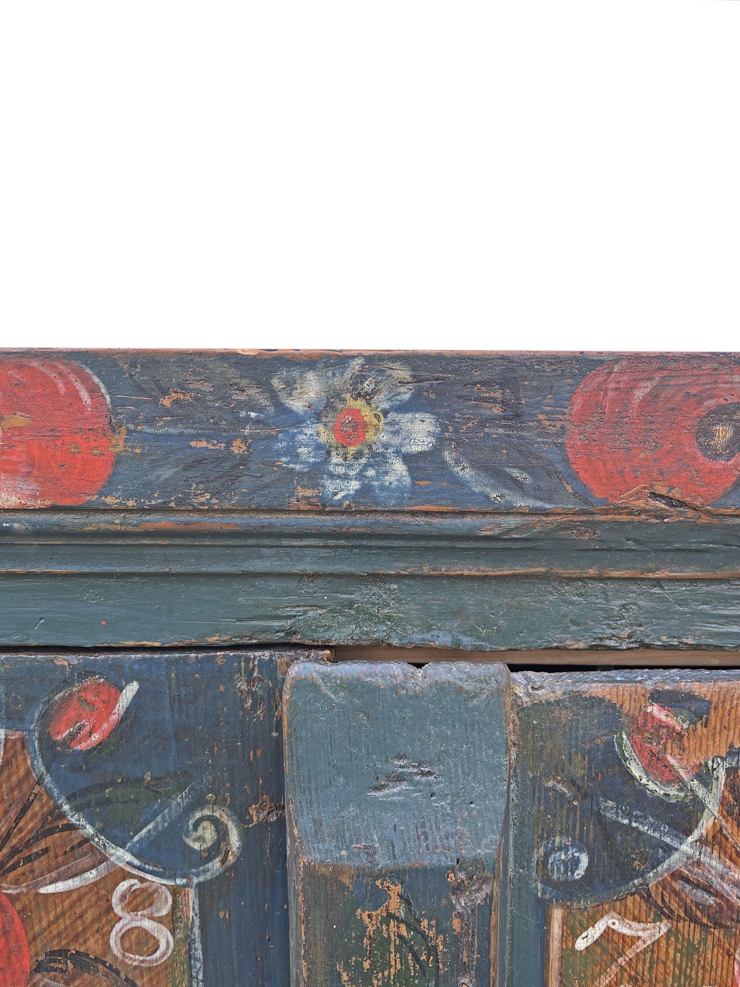 Cupboard Blue Floral Painted - Europe Early 19th Century in vendita 1