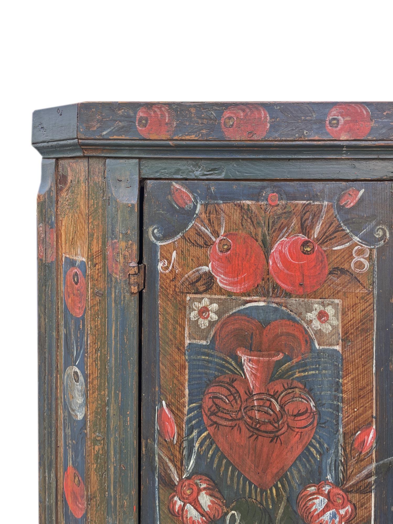Cupboard Blue Floral Painted - Europe Early 19th Century in vendita 2