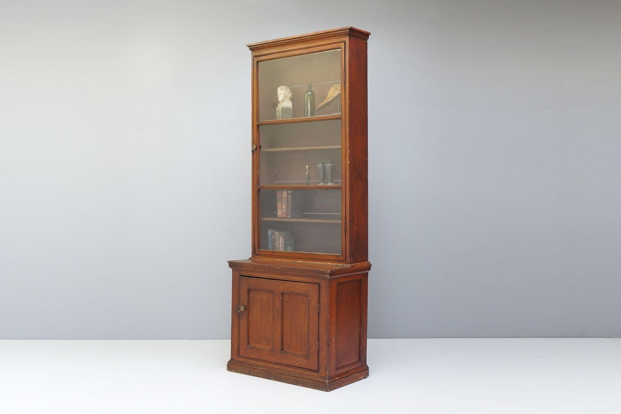 Armoire Bibliothèque Bon état - En vente à London, England