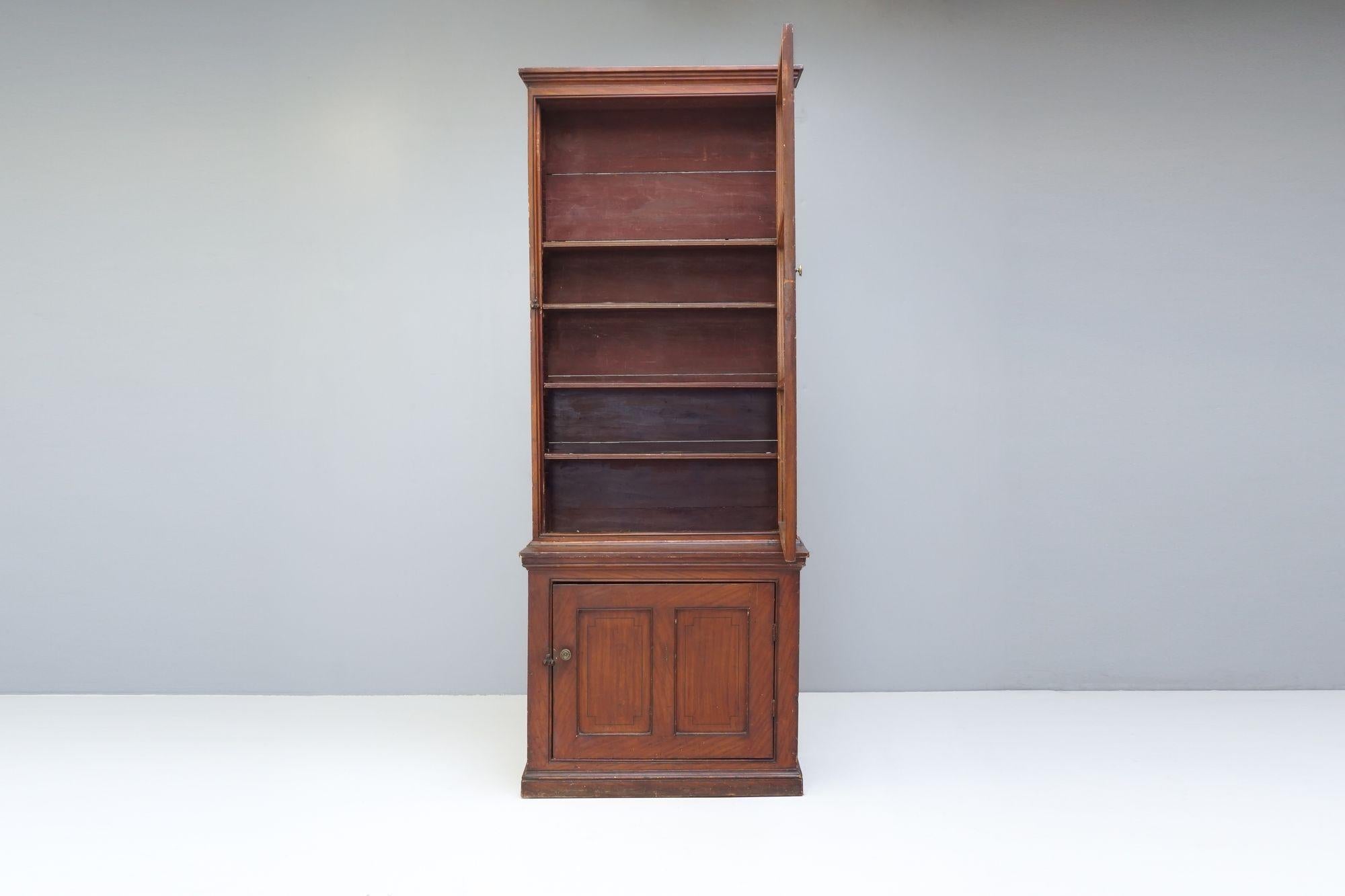 Milieu du XIXe siècle Armoire Bibliothèque en vente